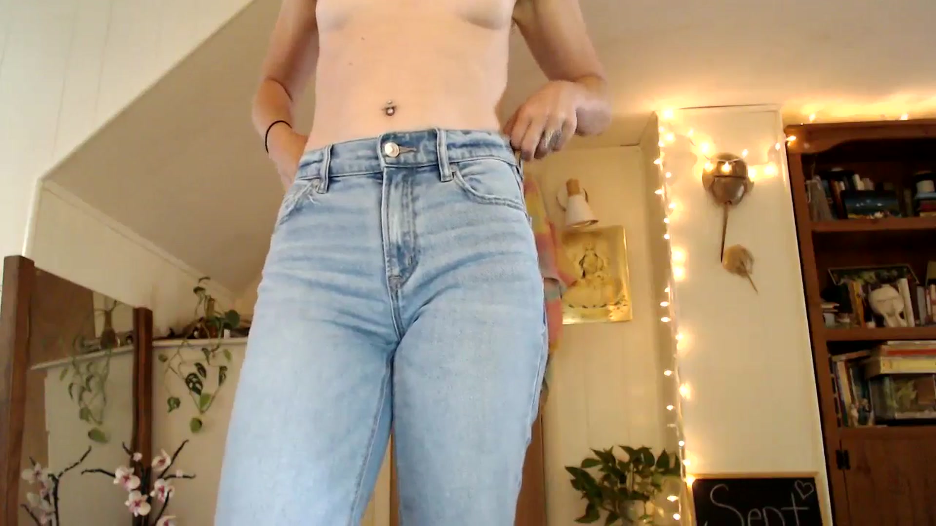 Gallery image thumbnail from WildflowerEm's myfreecams stream on, 09/19/2024, 19:05 image 3 of 20