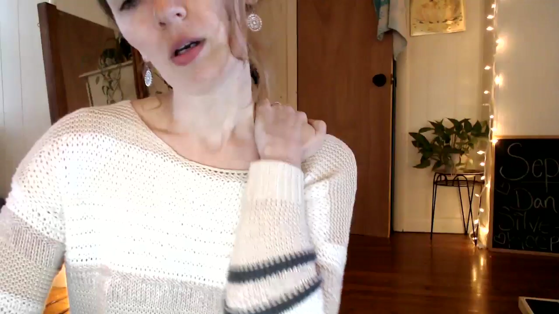 Gallery image thumbnail from WildflowerEm's myfreecams stream on, 09/29/2024, 22:11 image 13 of 20