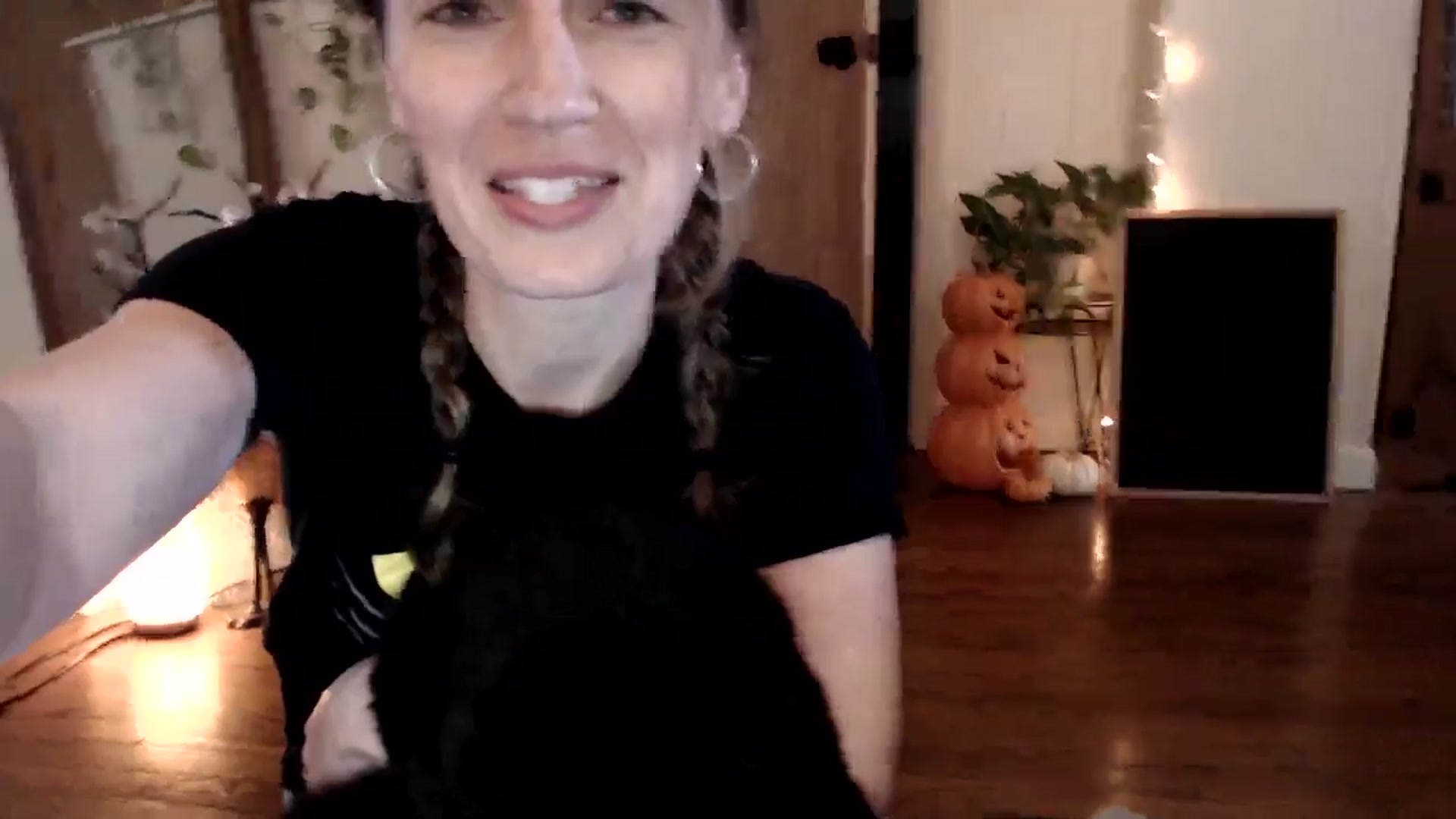Gallery image thumbnail from WildflowerEm's myfreecams stream on, 10/03/2024, 18:51 image 3 of 20