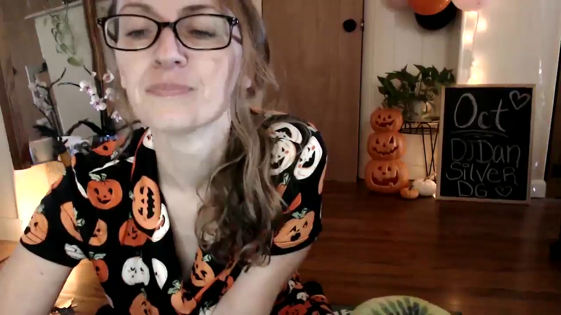 Gallery image thumbnail from WildflowerEm's myfreecams stream on, 10/15/2024, 18:12 image 10 of 20