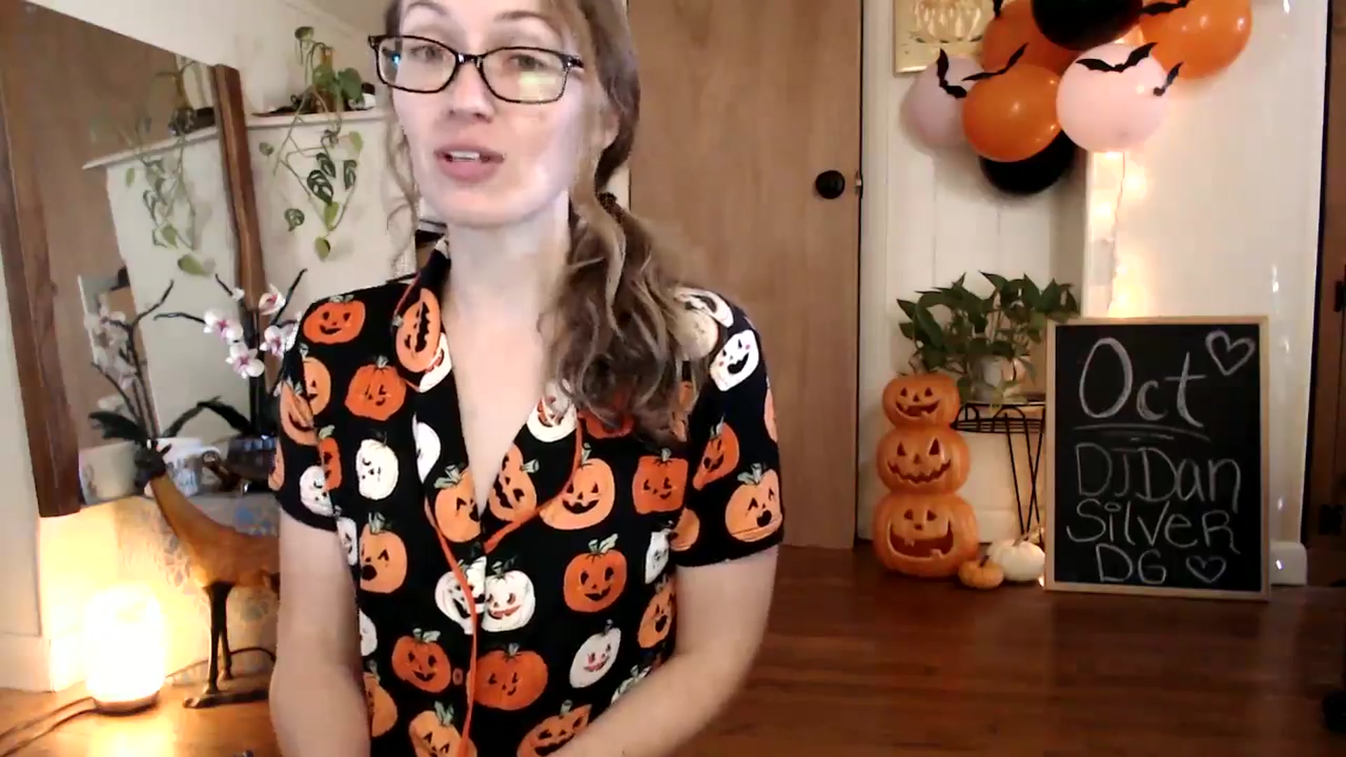 Gallery image thumbnail from WildflowerEm's myfreecams stream on, 10/15/2024, 18:12 image 14 of 20