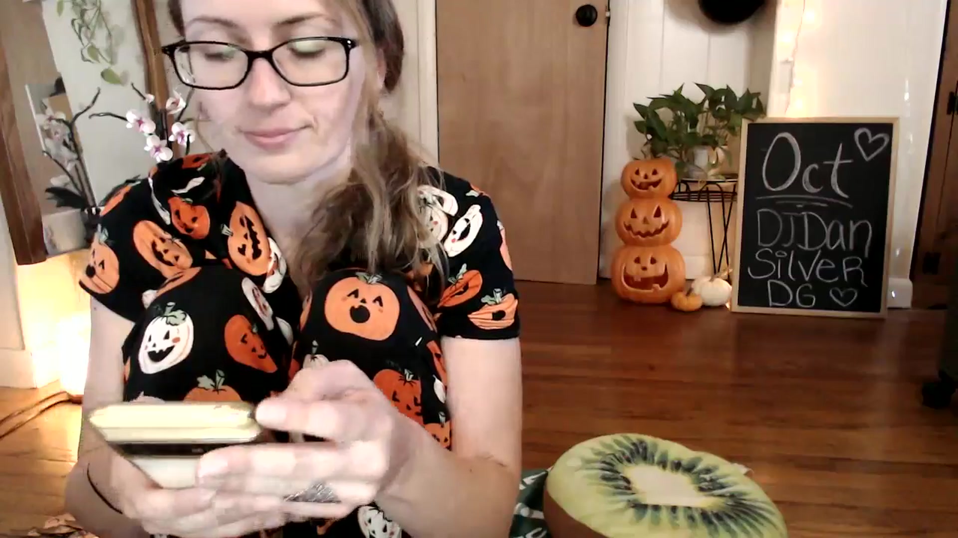 Gallery image thumbnail from WildflowerEm's myfreecams stream on, 10/15/2024, 18:12 image 8 of 20