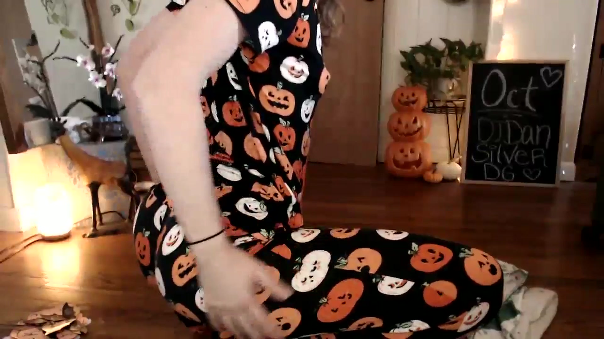Gallery image thumbnail from WildflowerEm's myfreecams stream on, 10/15/2024, 18:12 image 6 of 20