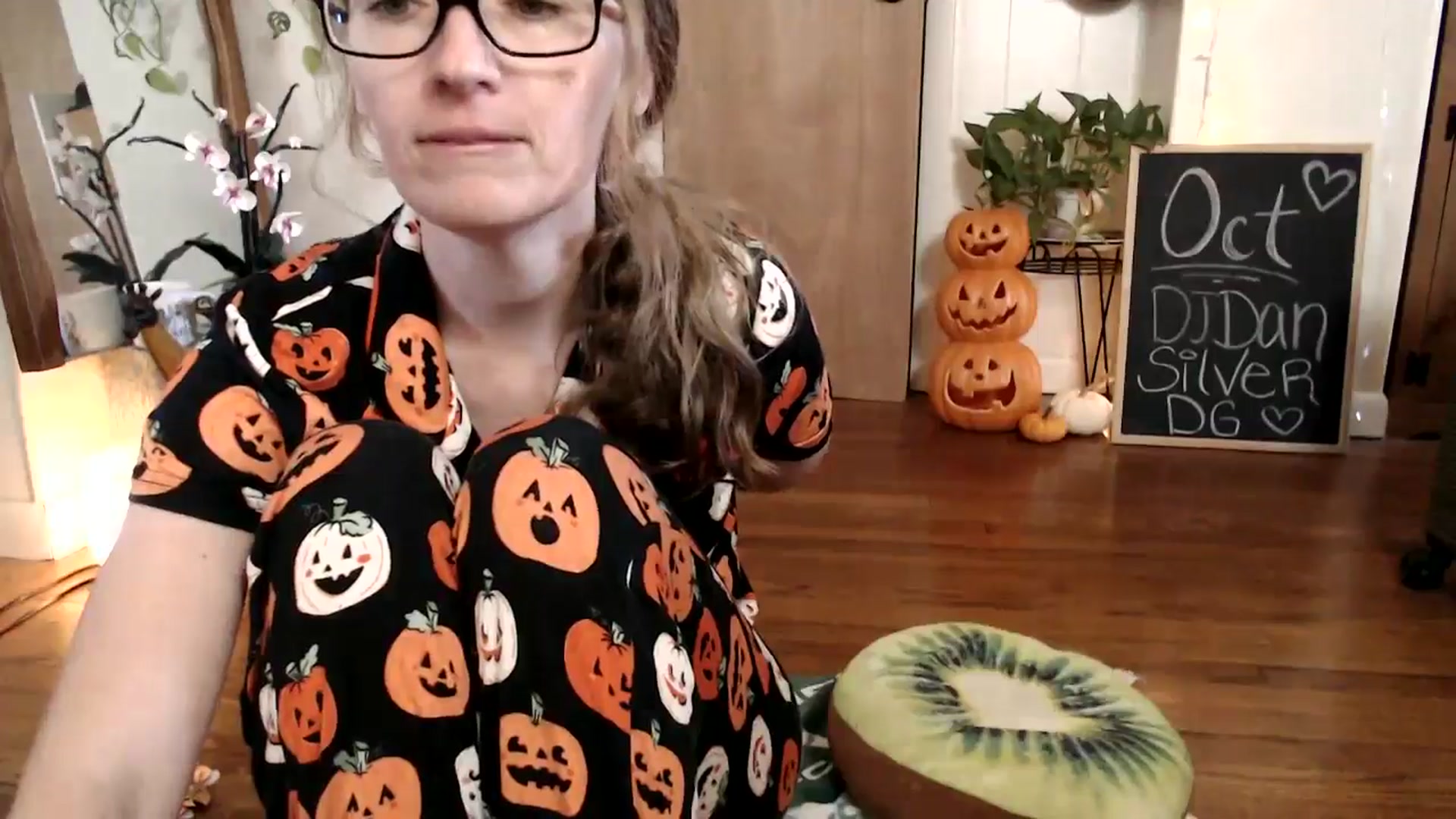 Gallery image thumbnail from WildflowerEm's myfreecams stream on, 10/15/2024, 18:12 image 7 of 20