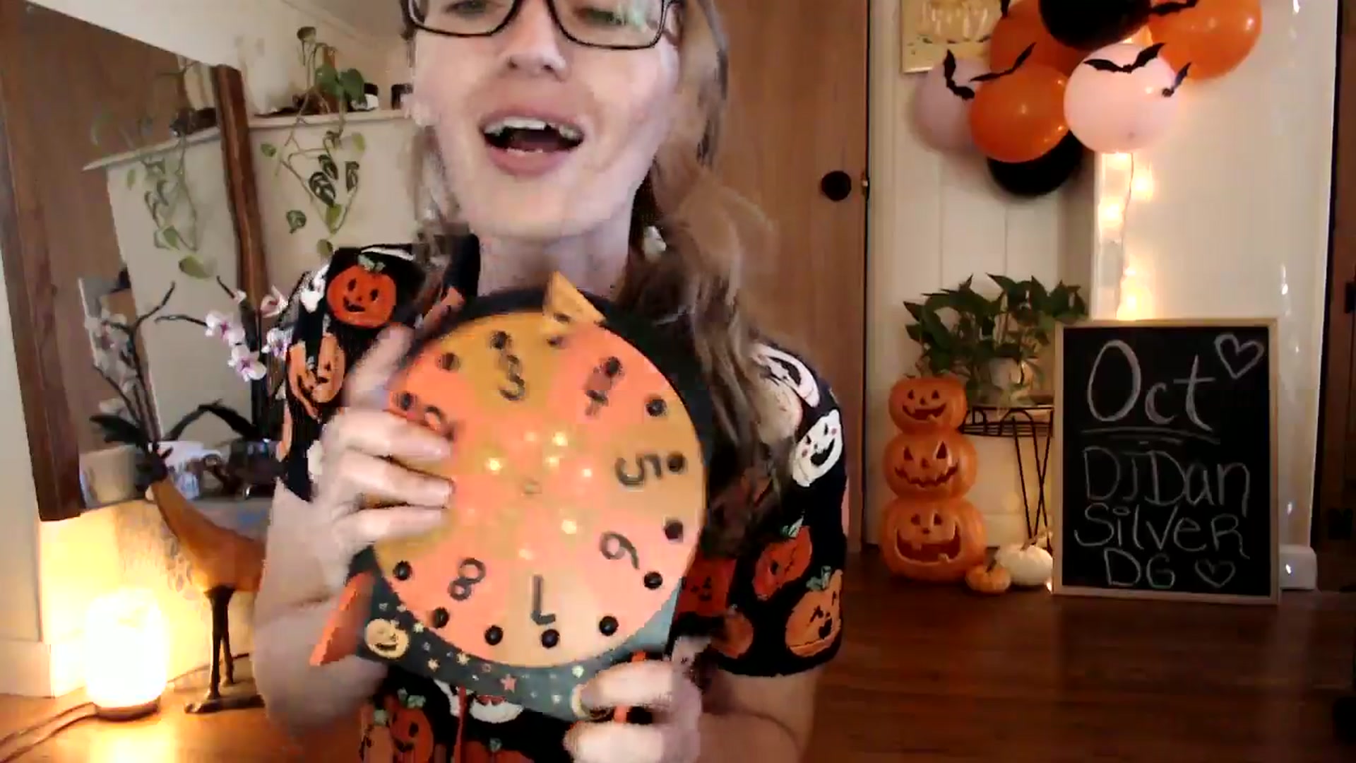 Gallery image thumbnail from WildflowerEm's myfreecams stream on, 10/15/2024, 18:12 image 15 of 20