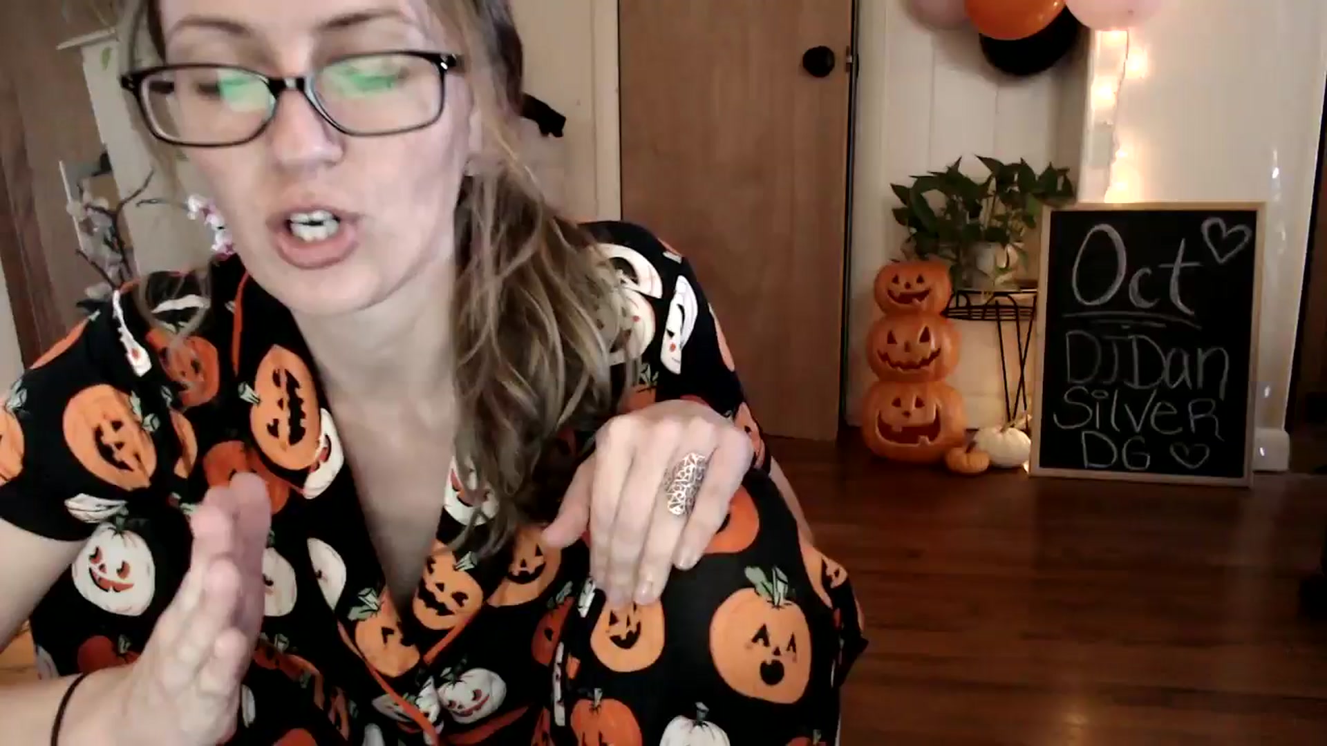 Gallery image thumbnail from WildflowerEm's myfreecams stream on, 10/15/2024, 18:12 image 20 of 20