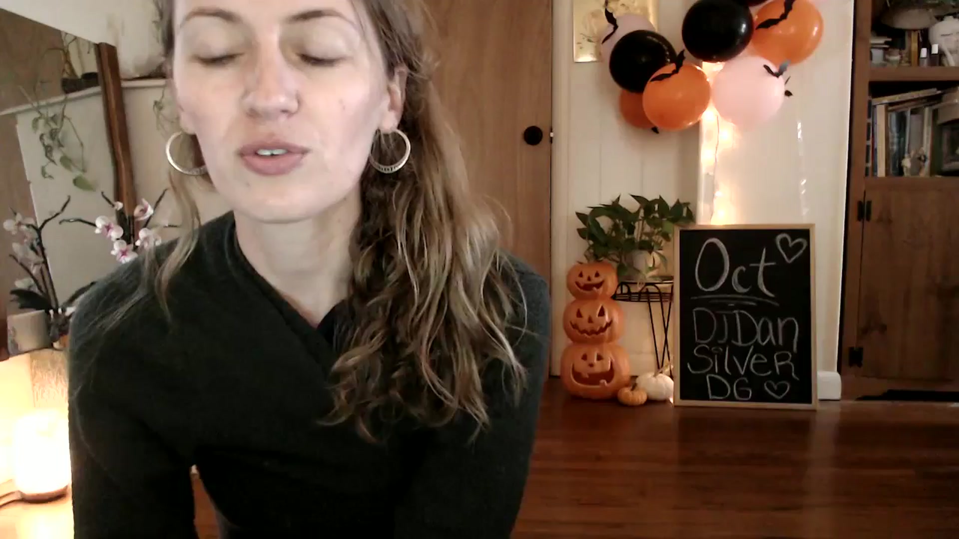 Gallery image thumbnail from WildflowerEm's myfreecams stream on, 10/17/2024, 19:06 image 1 of 20