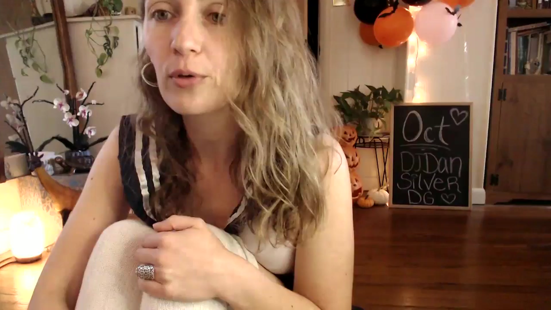 Gallery image thumbnail from WildflowerEm's myfreecams stream on, 10/17/2024, 19:06 image 5 of 20