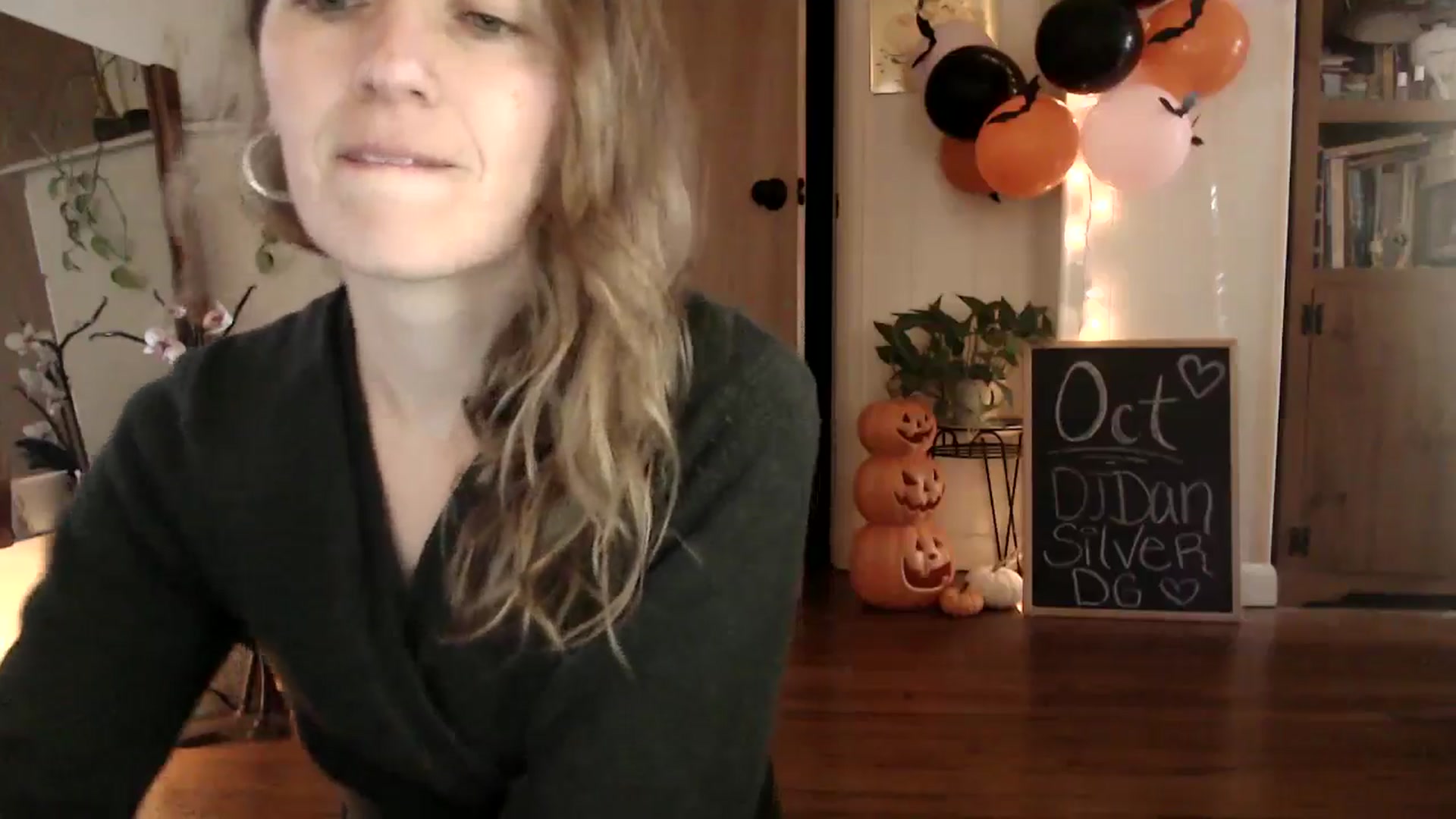 Gallery image thumbnail from WildflowerEm's myfreecams stream on, 10/17/2024, 19:06 image 3 of 20