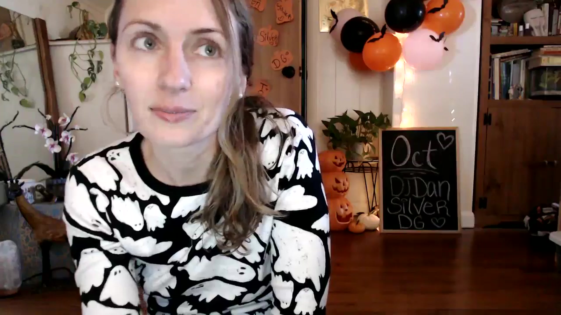 Gallery image thumbnail from WildflowerEm's myfreecams stream on, 10/20/2024, 21:45 image 2 of 20
