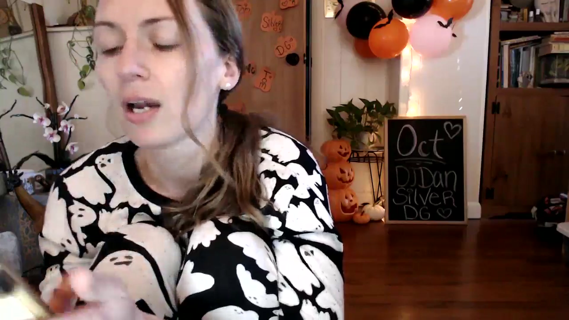 Gallery image thumbnail from WildflowerEm's myfreecams stream on, 10/20/2024, 21:45 image 4 of 20