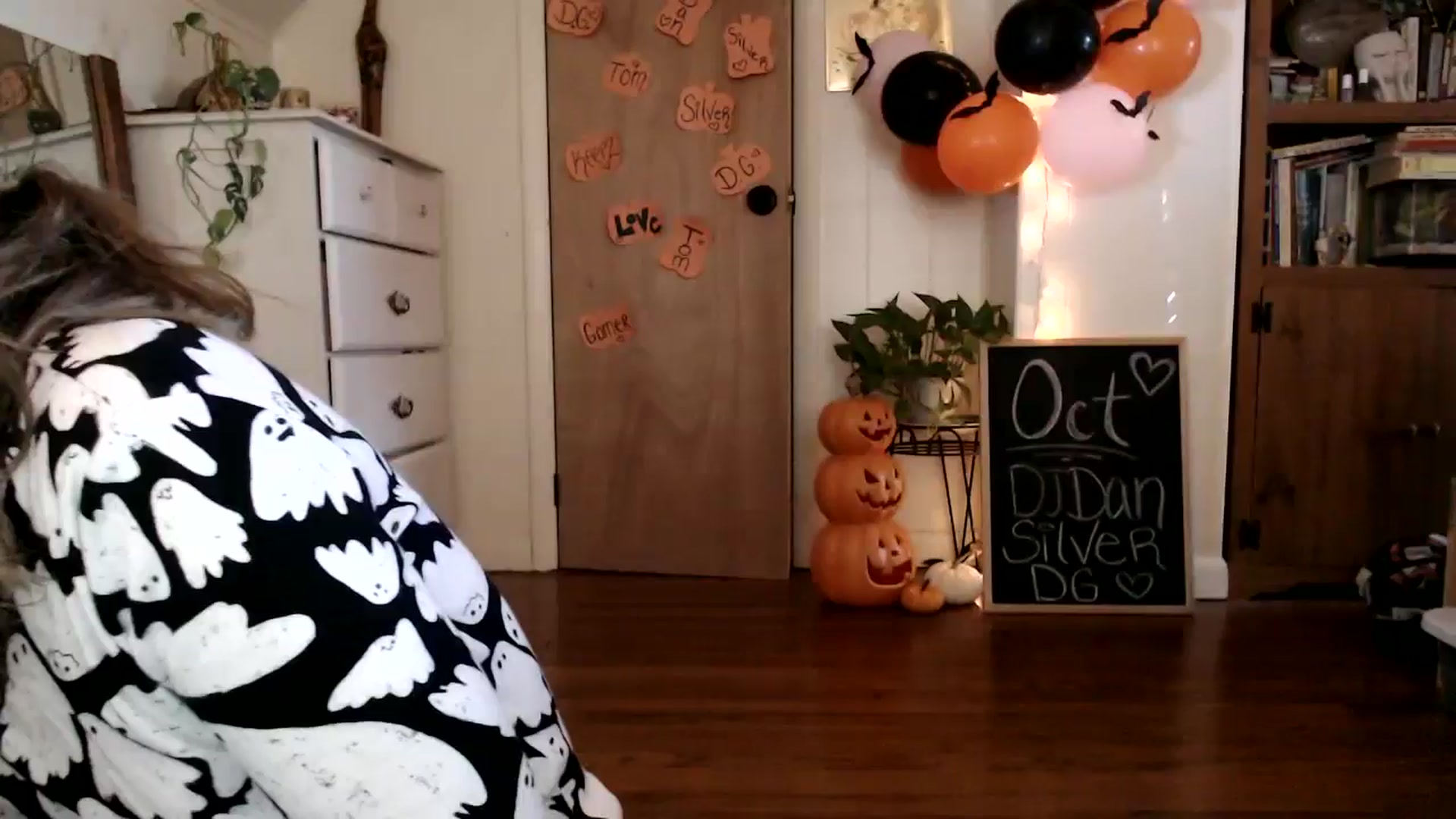 Gallery image thumbnail from WildflowerEm's myfreecams stream on, 10/20/2024, 21:45 image 1 of 20