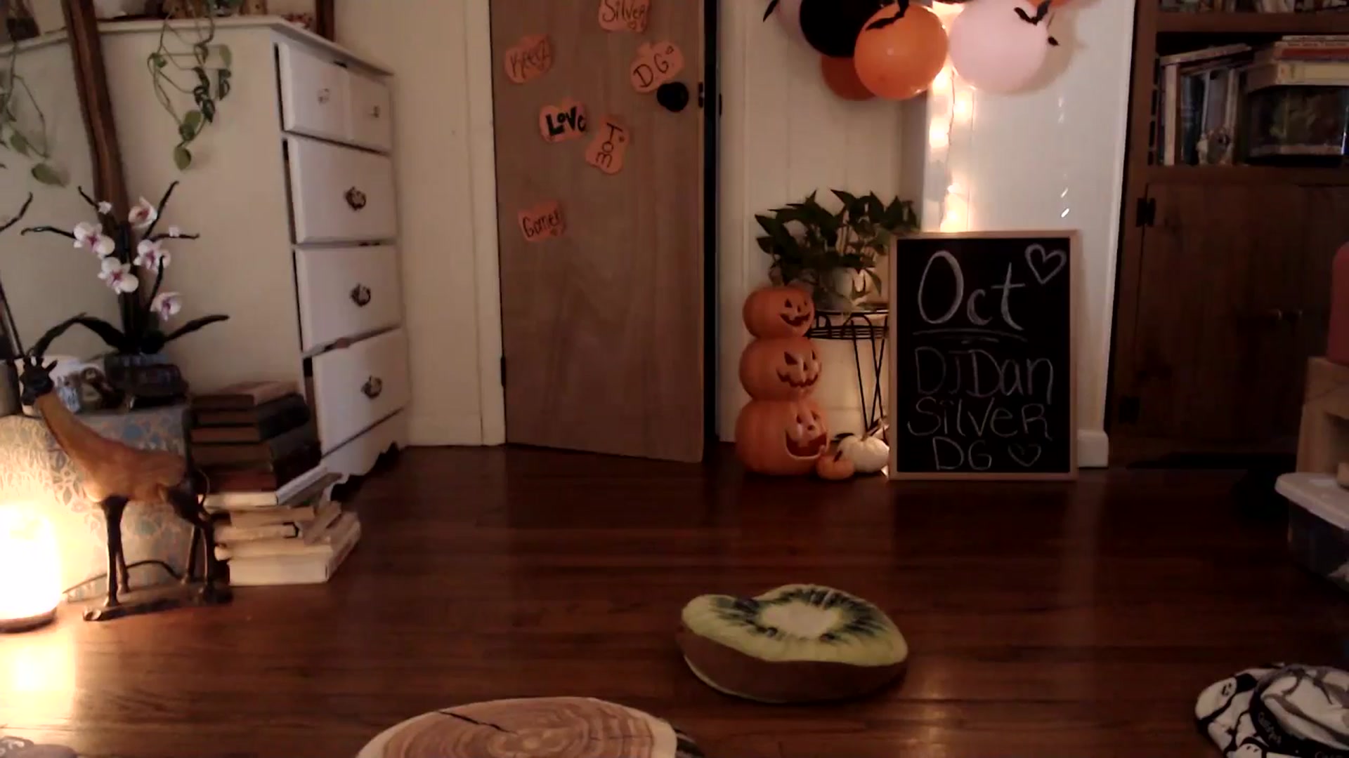Gallery image thumbnail from WildflowerEm's myfreecams stream on, 10/20/2024, 21:45 image 16 of 20
