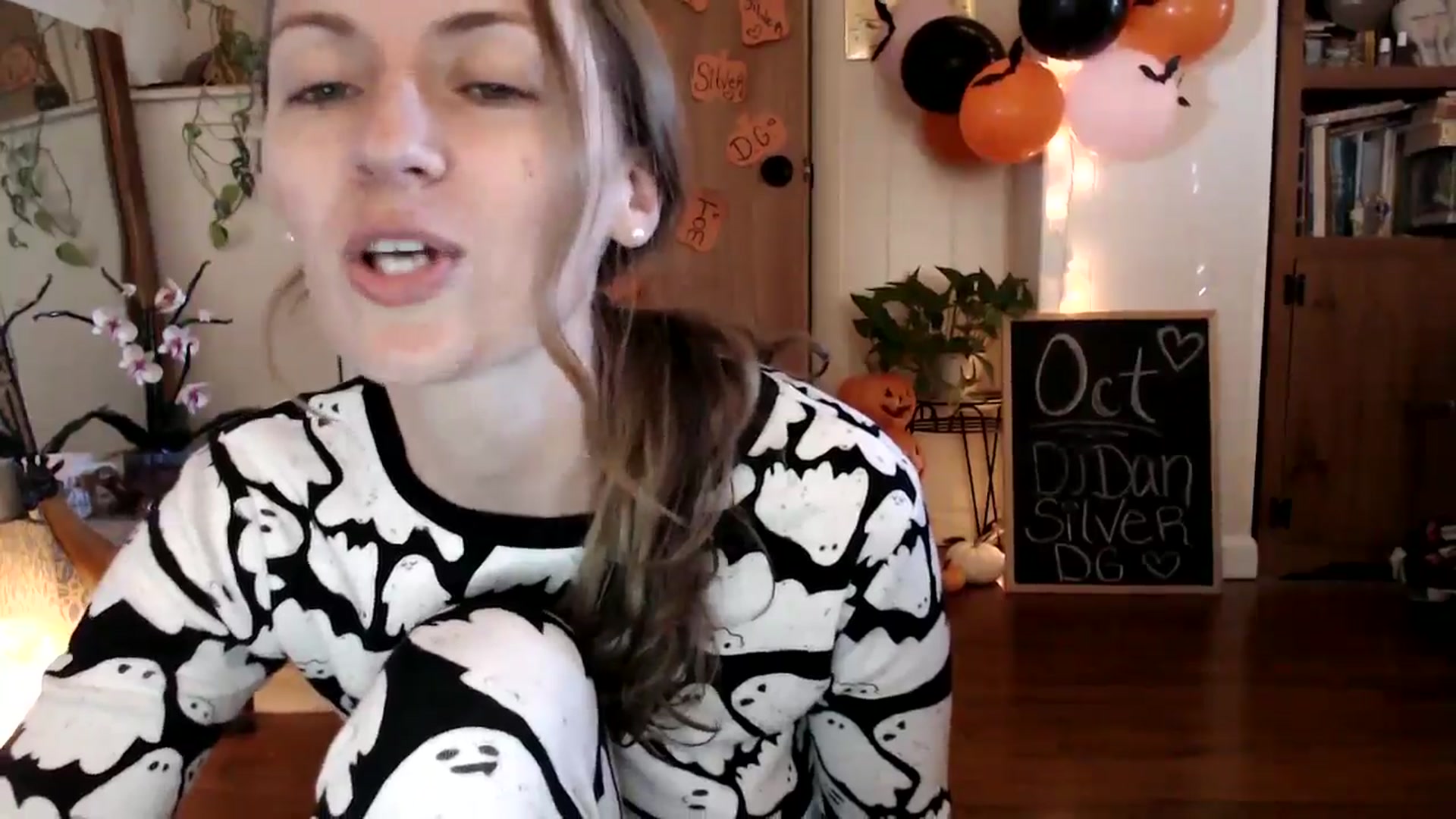 Gallery image thumbnail from WildflowerEm's myfreecams stream on, 10/20/2024, 21:45 image 8 of 20