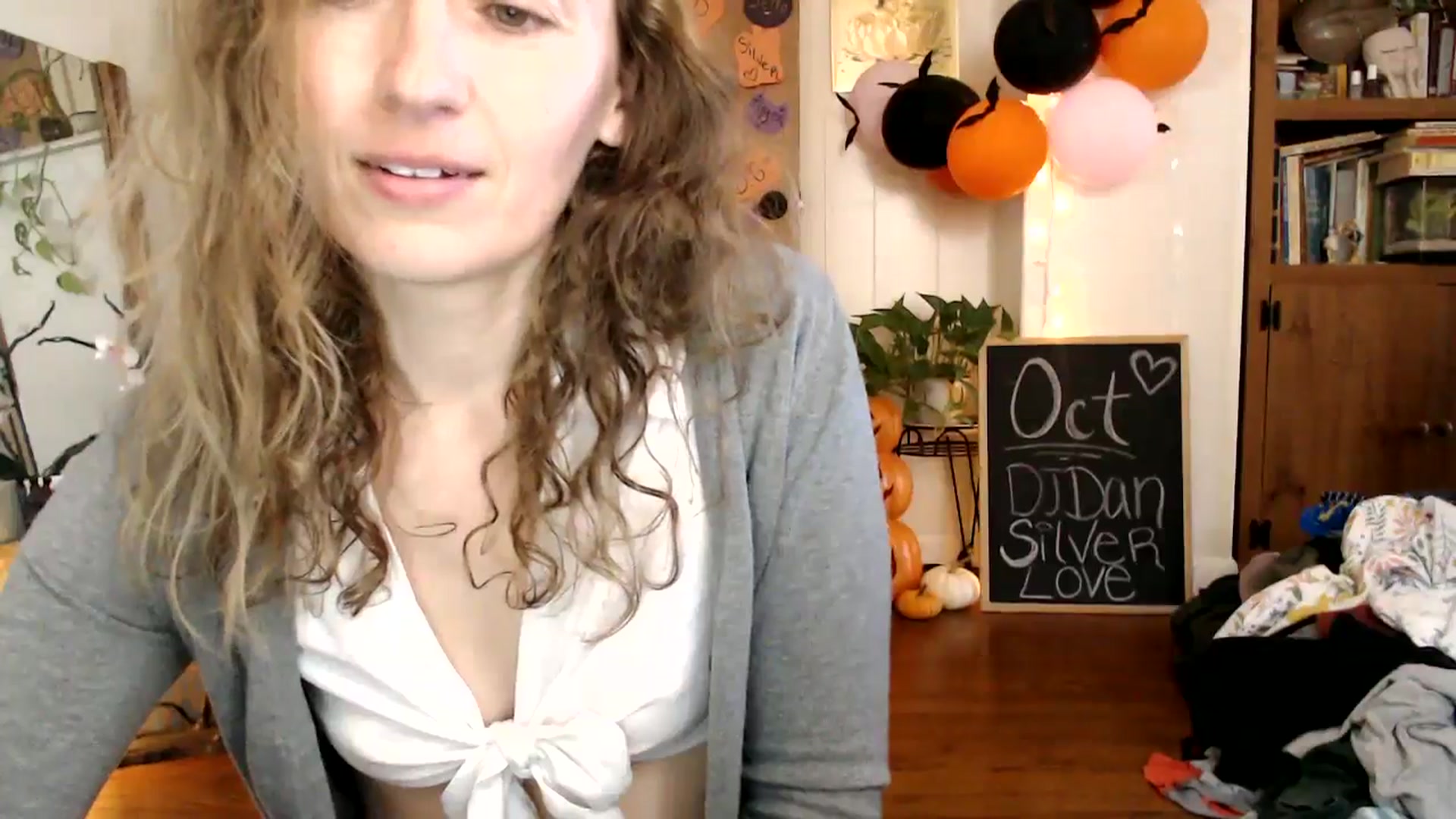 Gallery image thumbnail from WildflowerEm's myfreecams stream on, 10/22/2024, 19:05 image 6 of 20