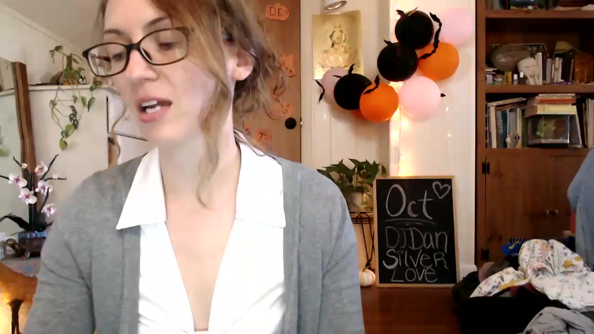 Gallery image thumbnail from WildflowerEm's myfreecams stream on, 10/22/2024, 19:05 image 1 of 20