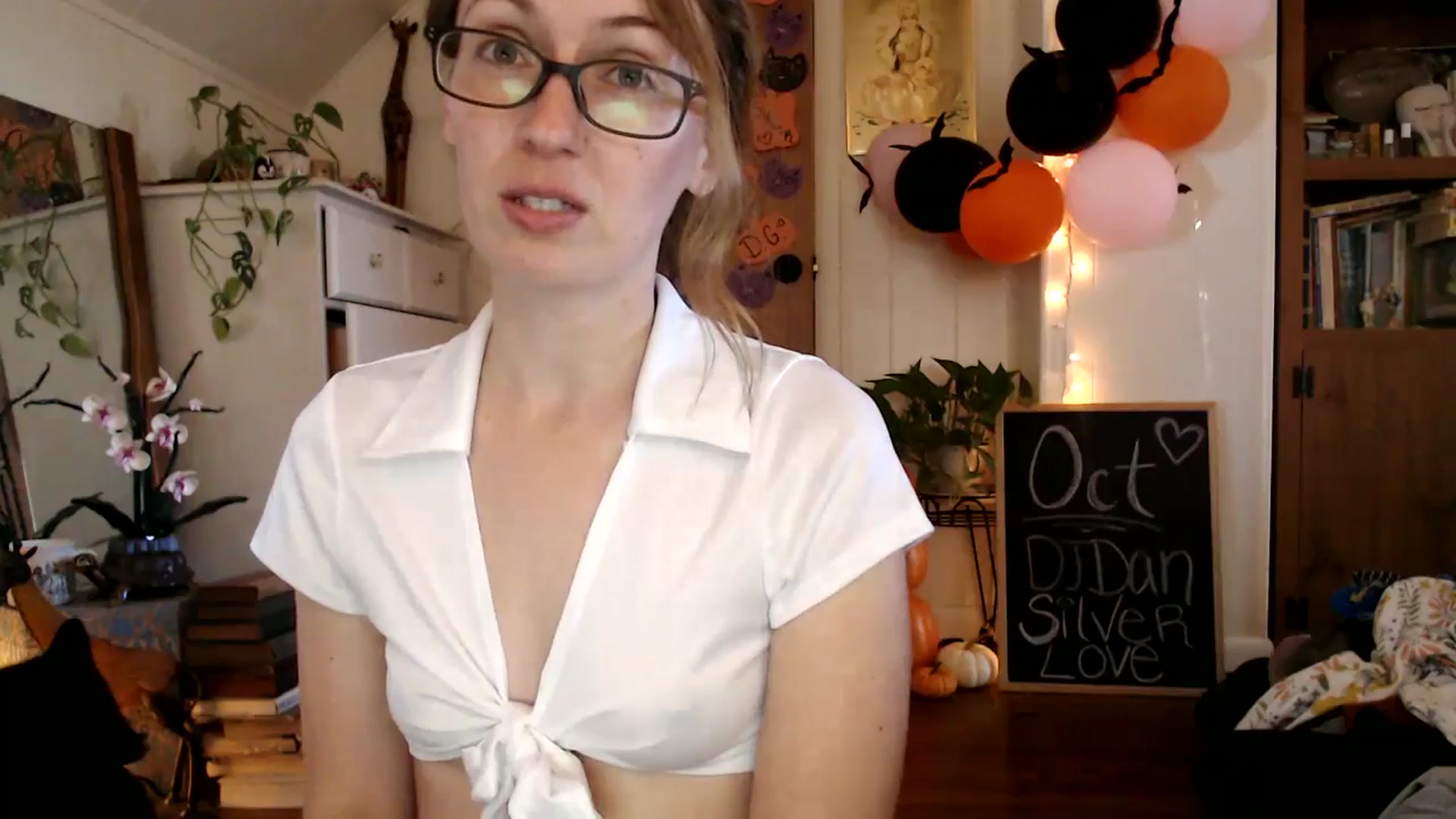 Gallery image thumbnail from WildflowerEm's myfreecams stream on, 10/22/2024, 19:05 image 10 of 20
