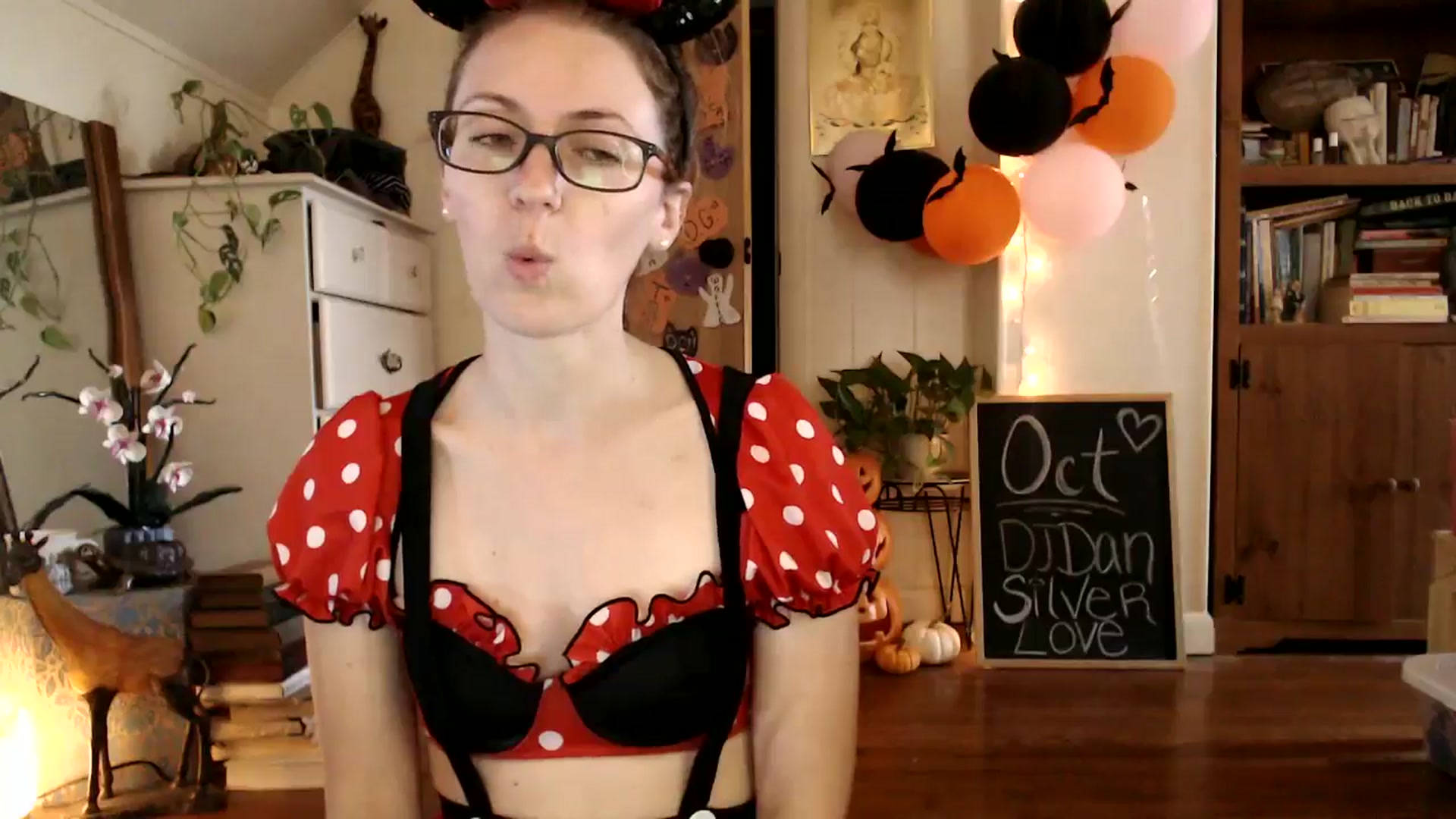 Gallery image thumbnail from WildflowerEm's myfreecams stream on, 10/24/2024, 19:07 image 2 of 20