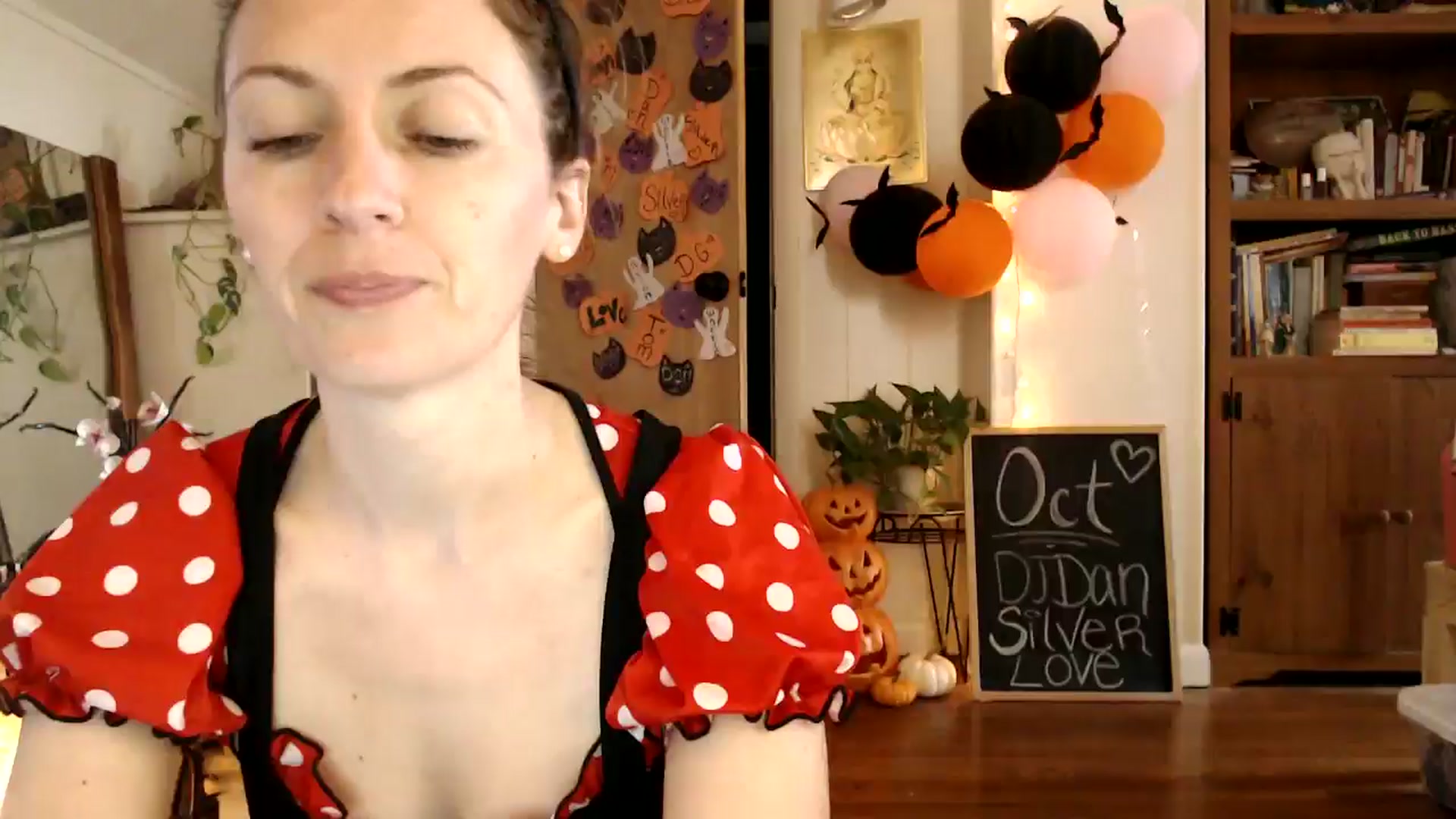 Gallery image thumbnail from WildflowerEm's myfreecams stream on, 10/24/2024, 19:07 image 1 of 20