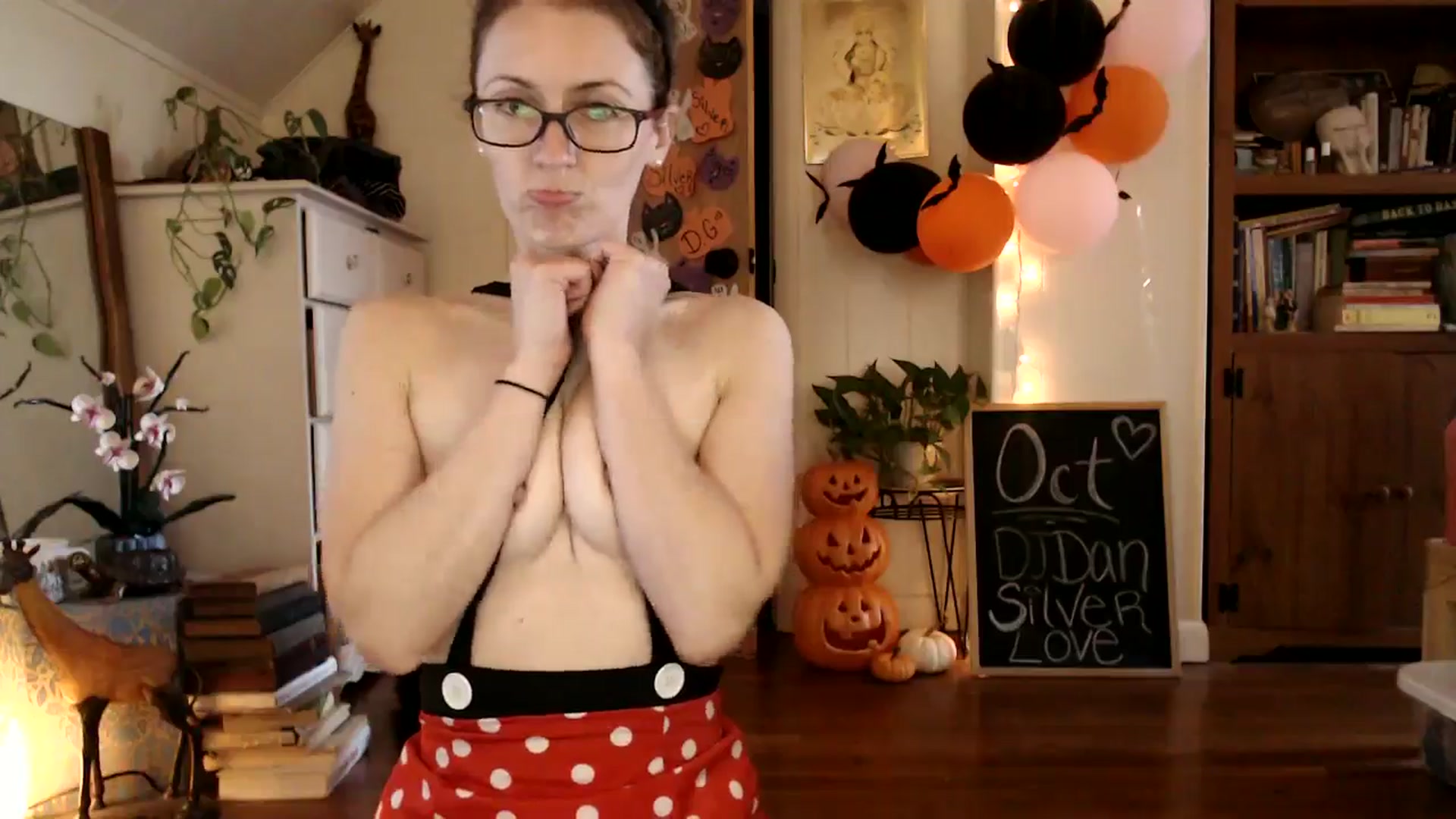 Gallery image thumbnail from WildflowerEm's myfreecams stream on, 10/24/2024, 19:07 image 12 of 20