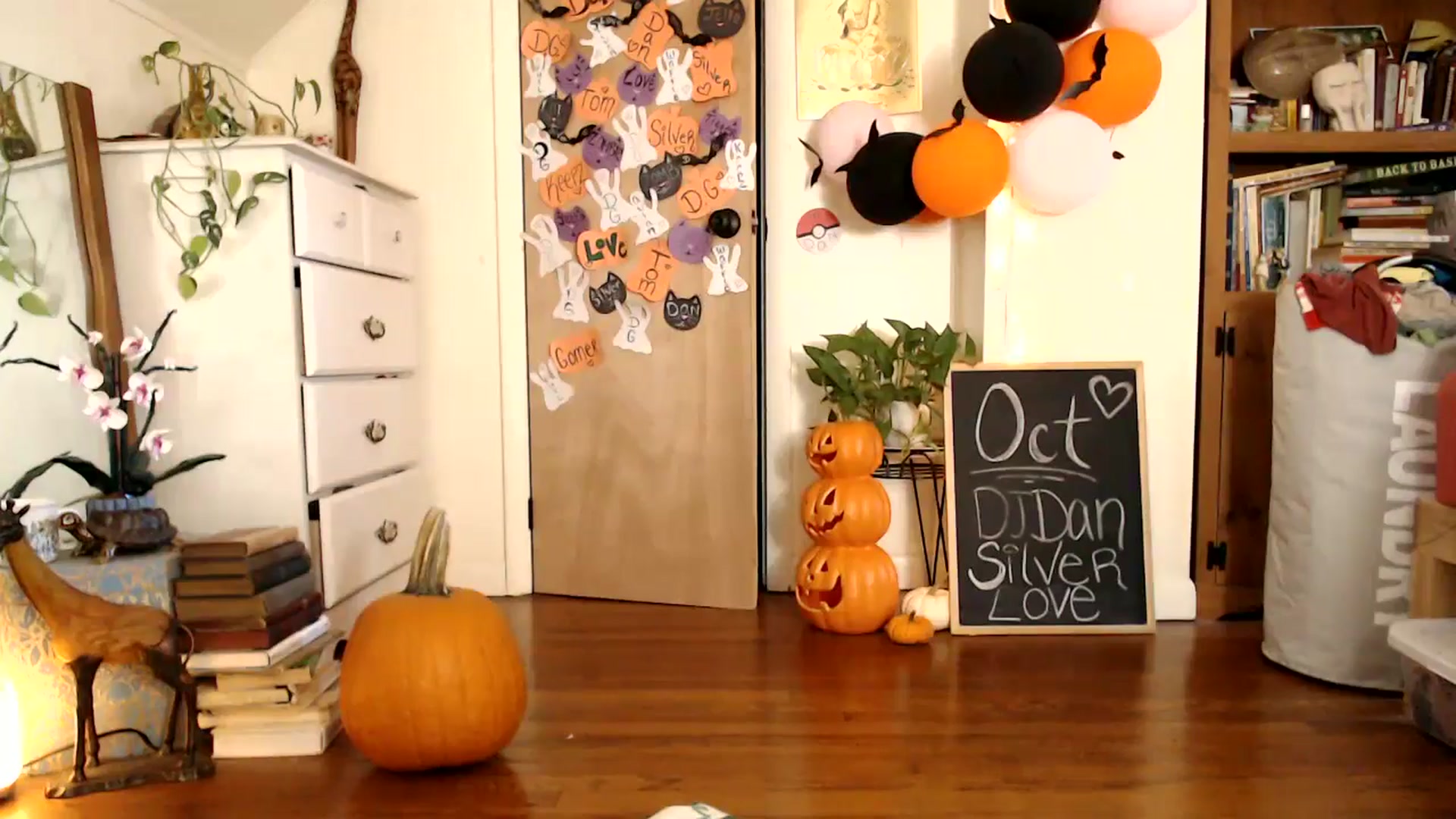 Gallery image thumbnail from WildflowerEm's myfreecams stream on, 10/28/2024, 18:38 image 18 of 20