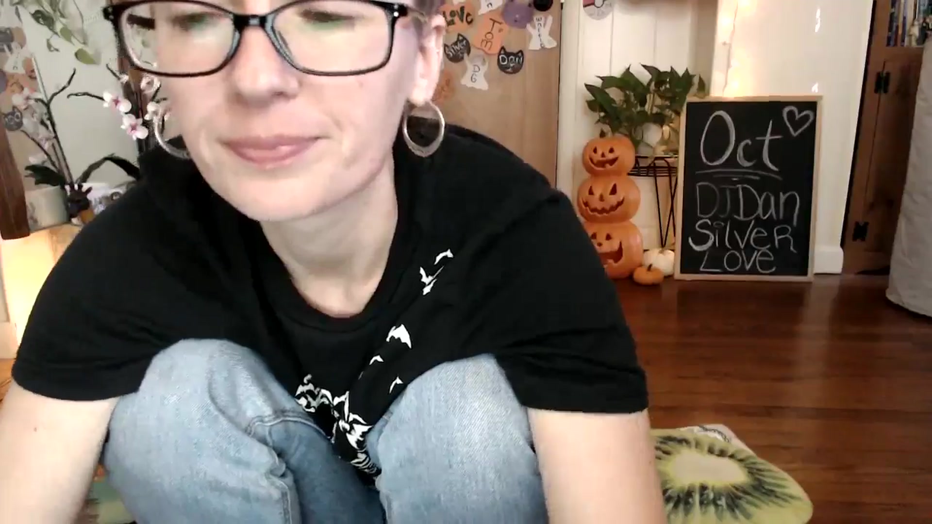 Gallery image thumbnail from WildflowerEm's myfreecams stream on, 10/28/2024, 18:38 image 9 of 20