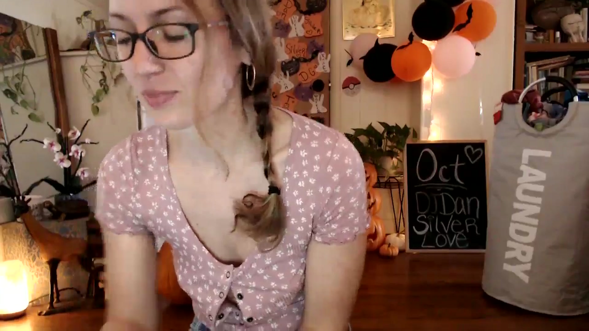 Gallery image thumbnail from WildflowerEm's myfreecams stream on, 10/29/2024, 18:49 image 4 of 20