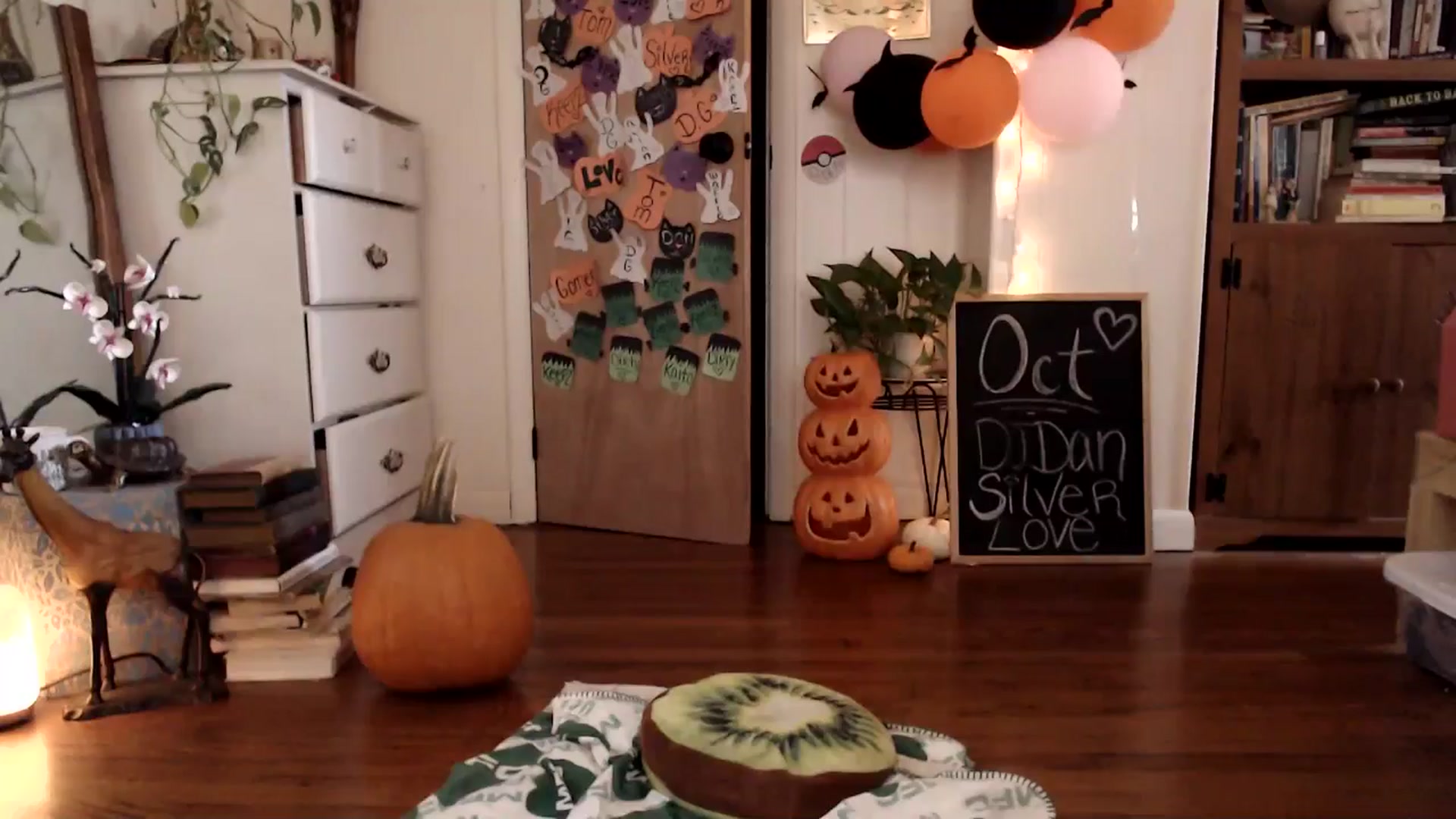 Gallery image thumbnail from WildflowerEm's myfreecams stream on, 10/29/2024, 18:49 image 16 of 20