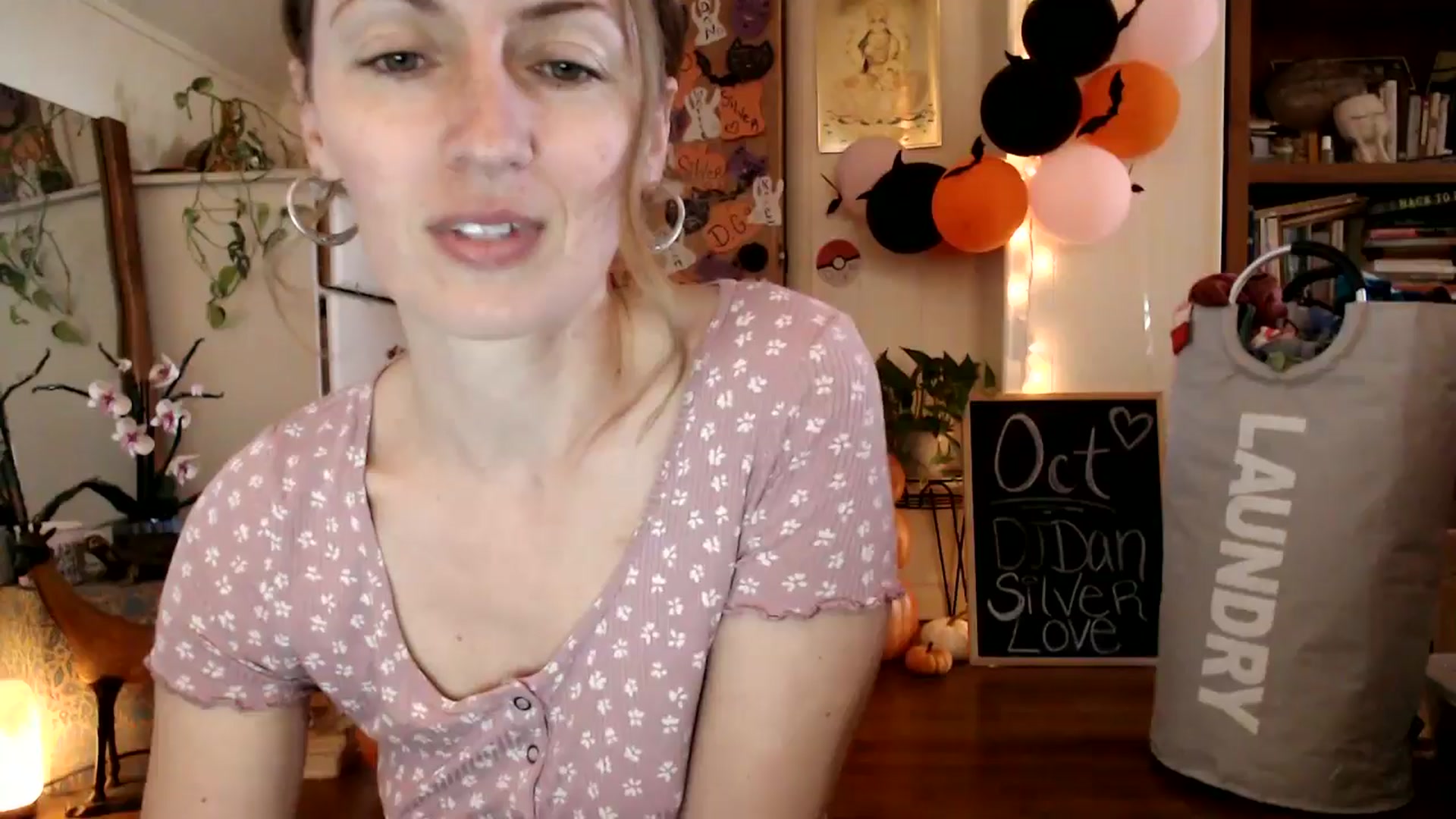 Gallery image thumbnail from WildflowerEm's myfreecams stream on, 10/29/2024, 18:49 image 1 of 20