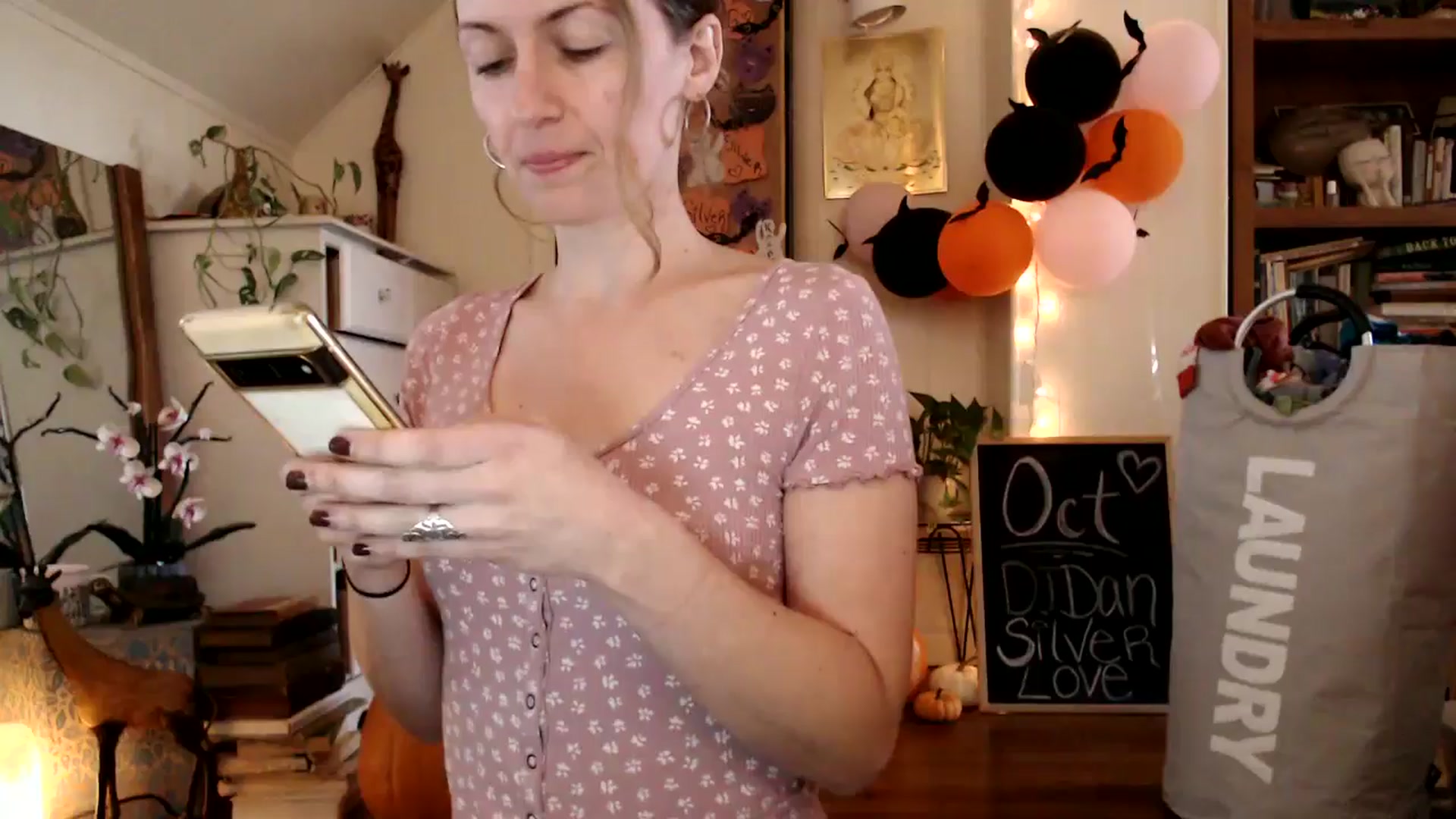 Gallery image thumbnail from WildflowerEm's myfreecams stream on, 10/29/2024, 18:49 image 2 of 20