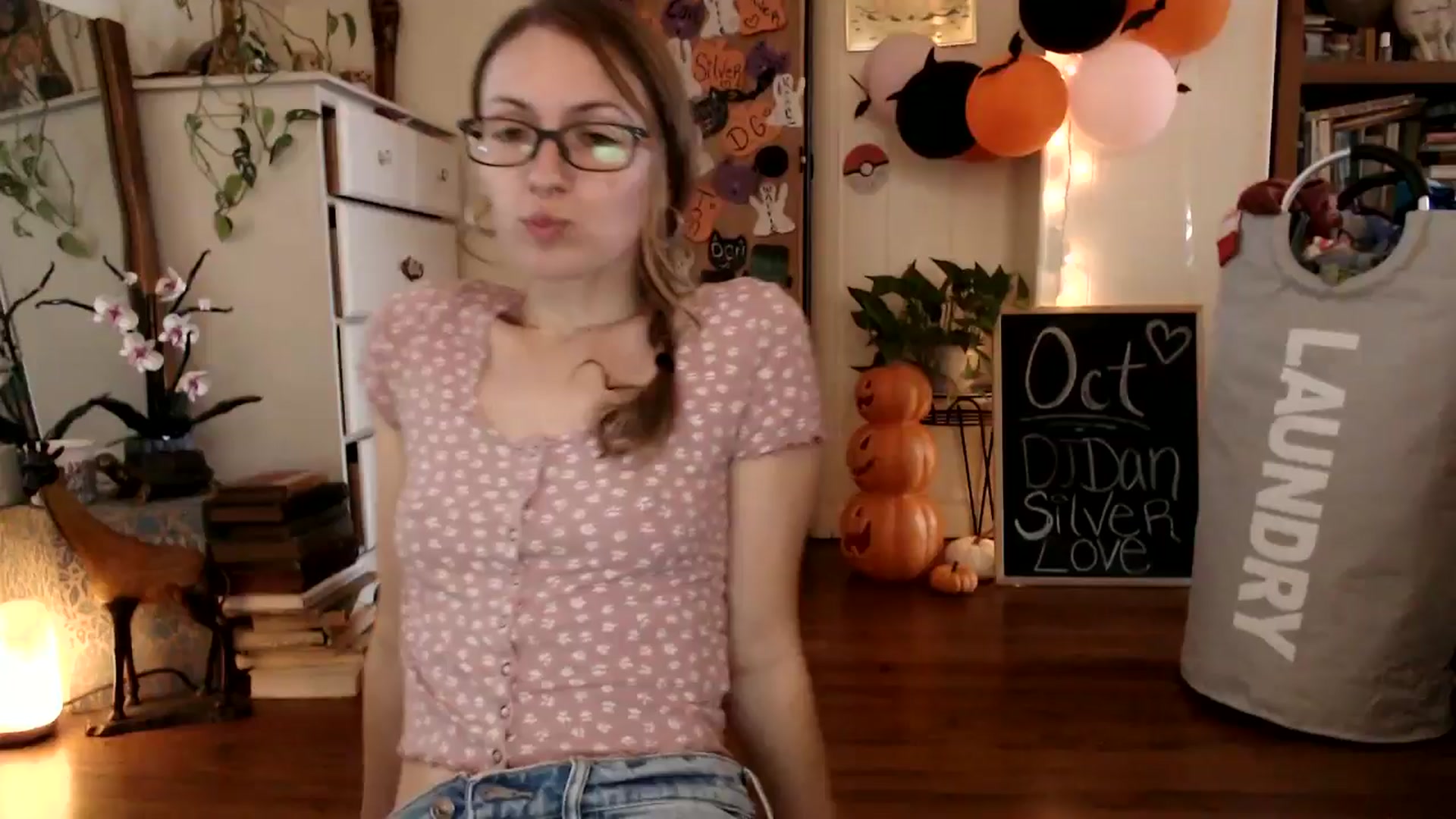 Gallery image thumbnail from WildflowerEm's myfreecams stream on, 10/29/2024, 18:49 image 3 of 20