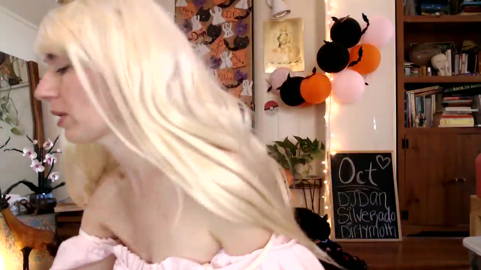 Gallery image thumbnail from WildflowerEm's myfreecams stream on, 10/31/2024, 19:00 image 2 of 20