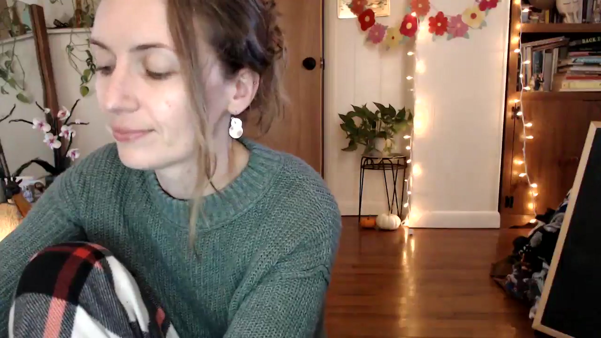 Gallery image thumbnail from WildflowerEm's myfreecams stream on, 11/07/2024, 19:36 image 3 of 20