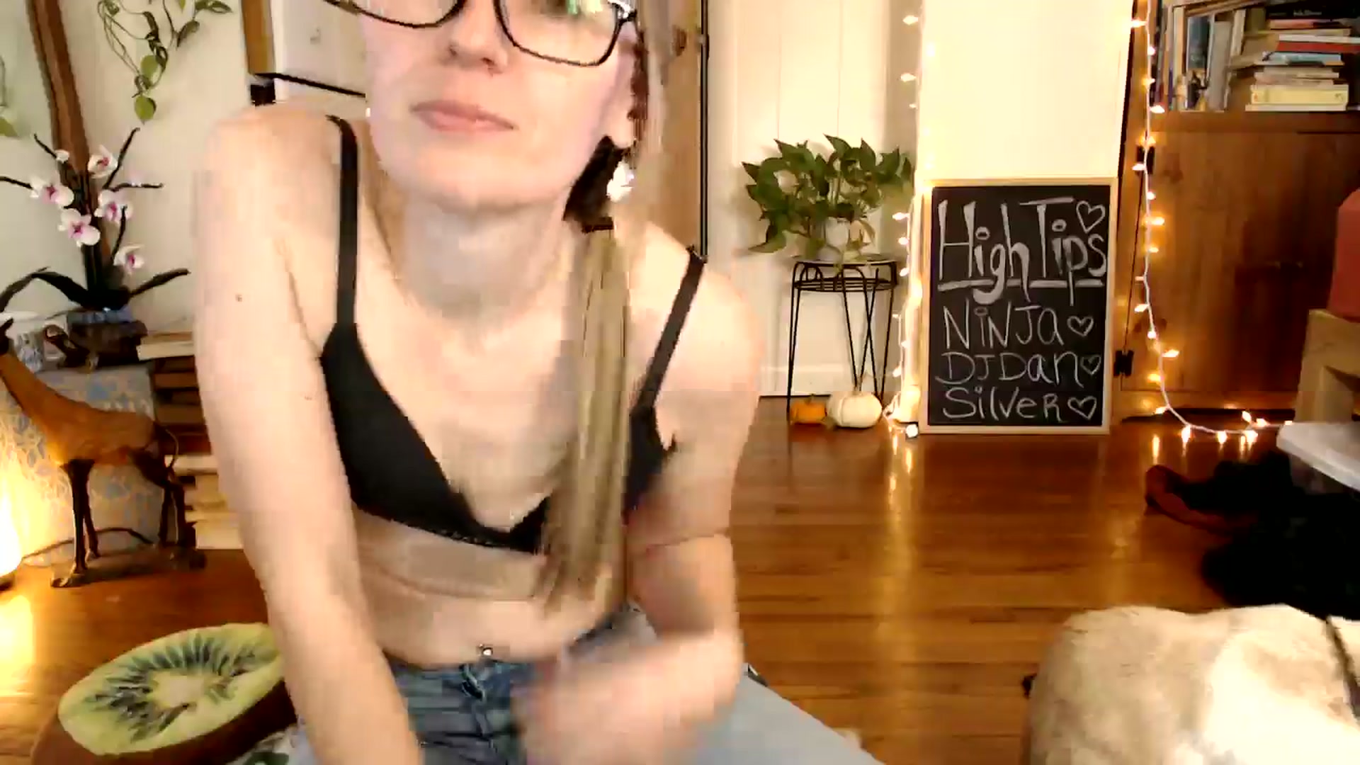 Gallery image thumbnail from WildflowerEm's myfreecams stream on, 11/15/2024, 19:24 image 17 of 20