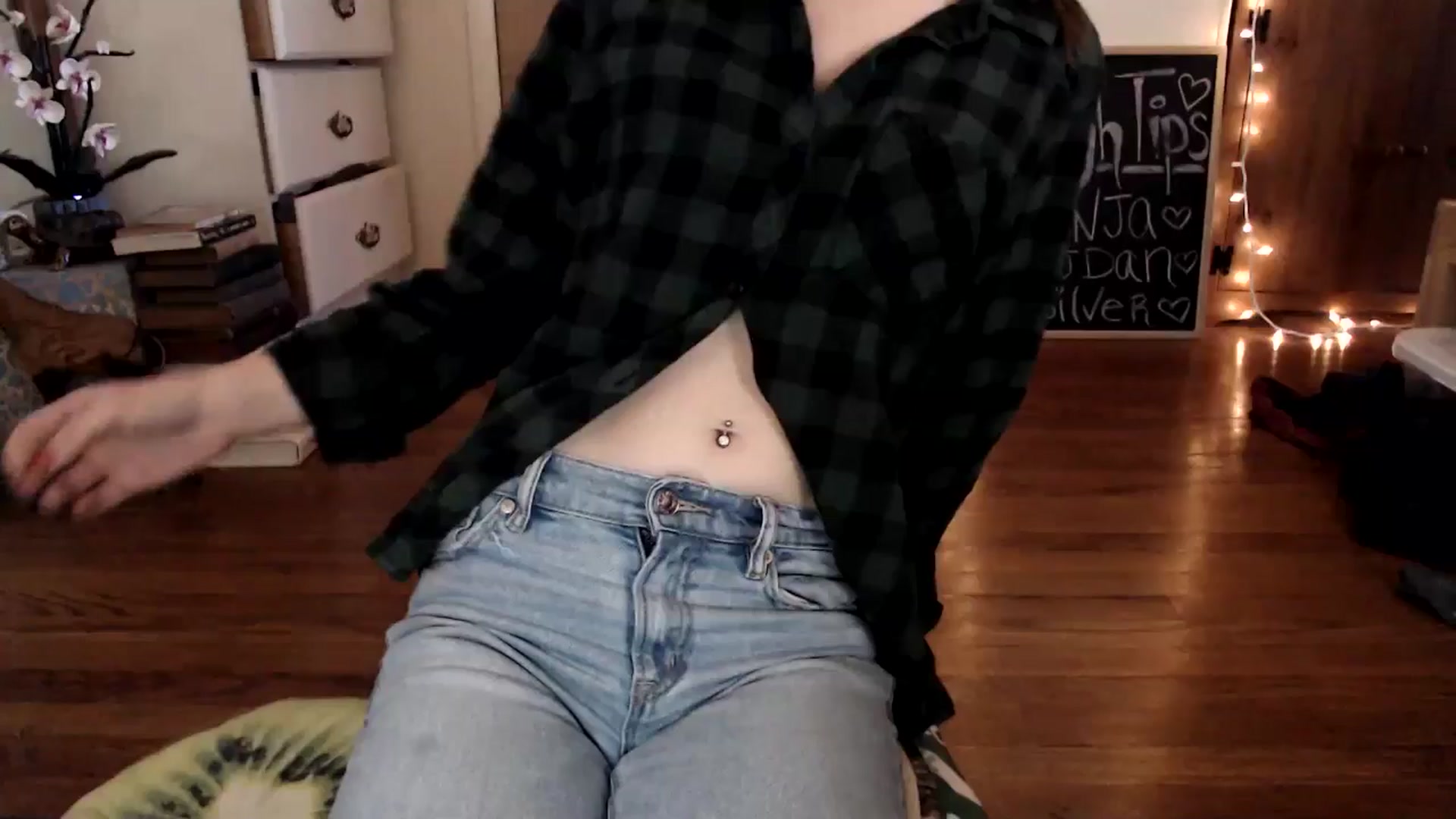 Gallery image thumbnail from WildflowerEm's myfreecams stream on, 11/15/2024, 19:24 image 6 of 20