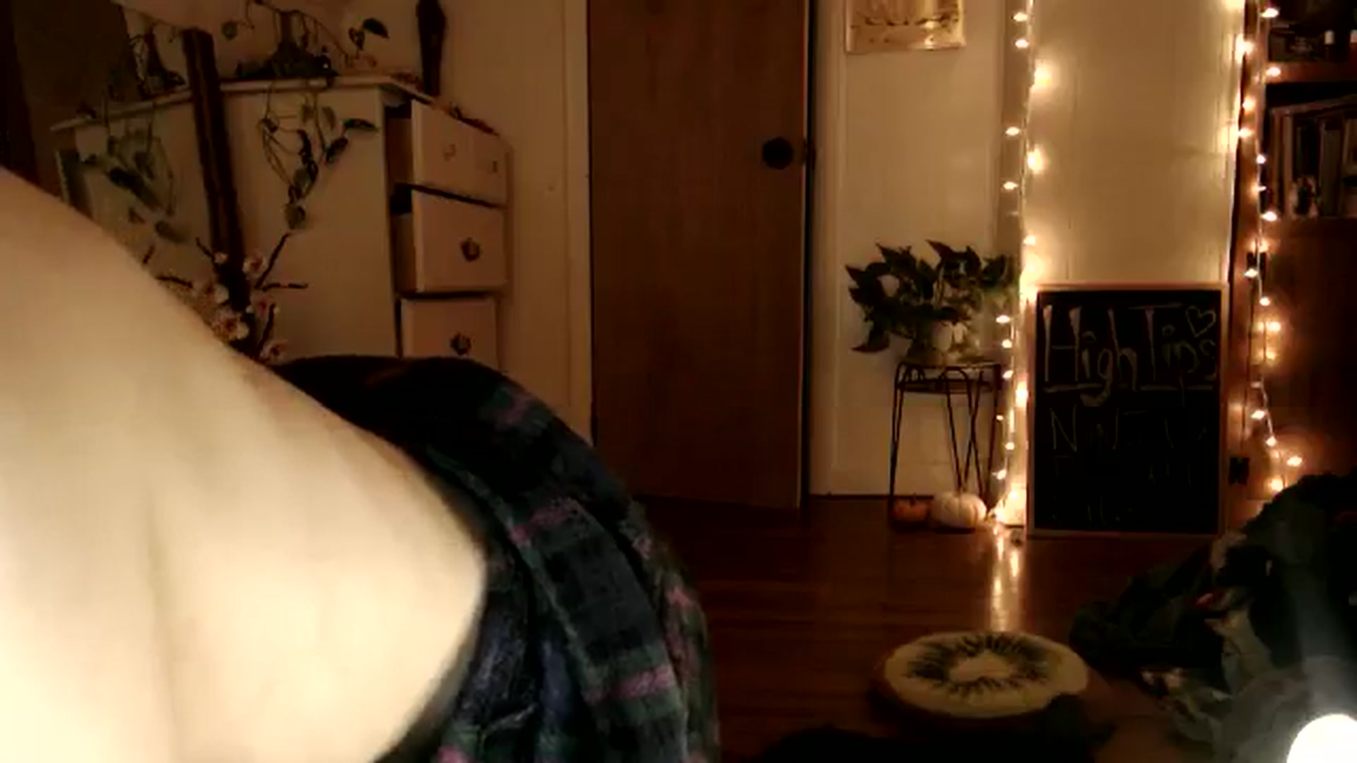 Gallery image thumbnail from WildflowerEm's myfreecams stream on, 11/17/2024, 22:09 image 19 of 20