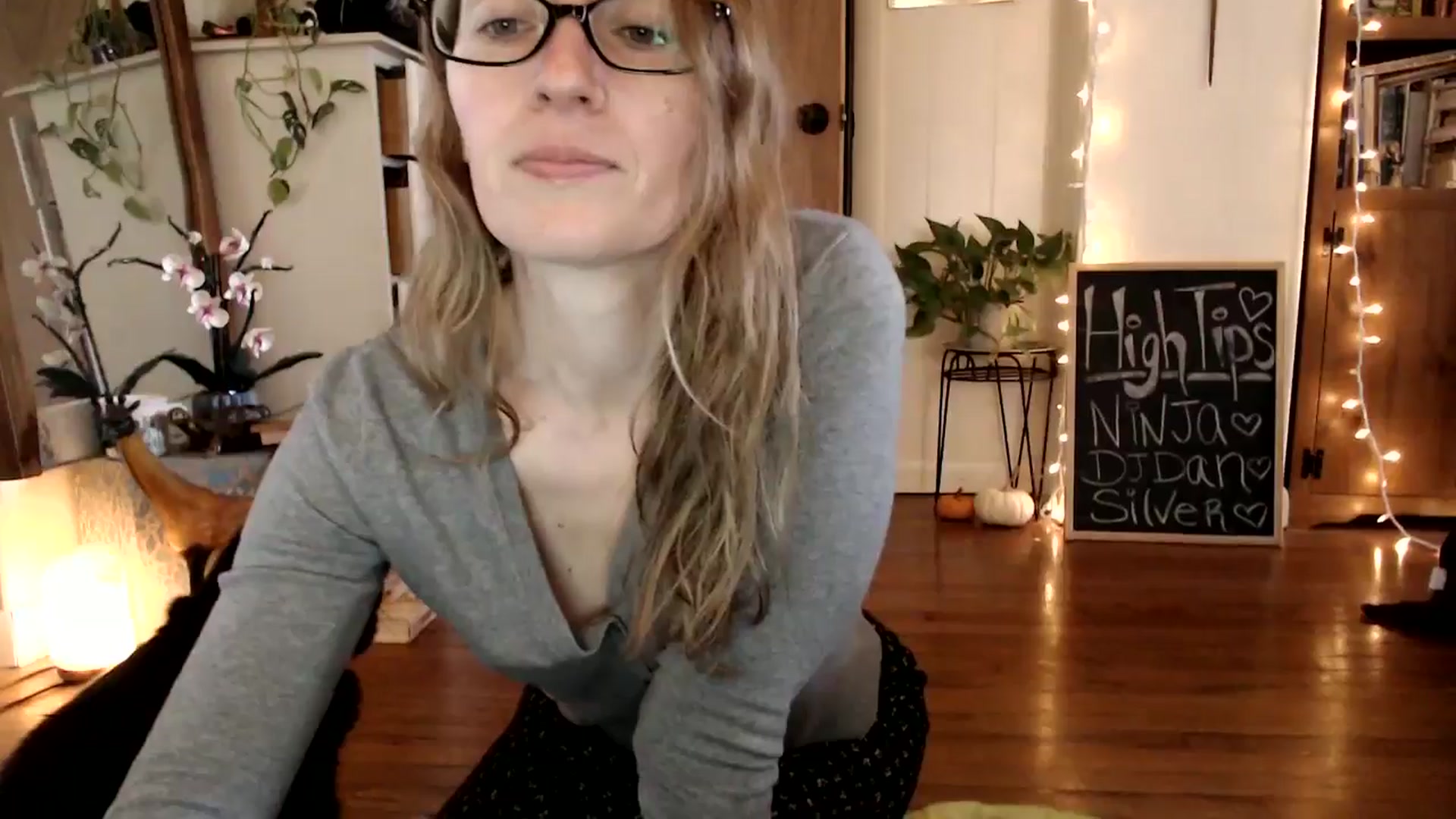 Gallery image thumbnail from WildflowerEm's myfreecams stream on, 11/22/2024, 18:34 image 5 of 20