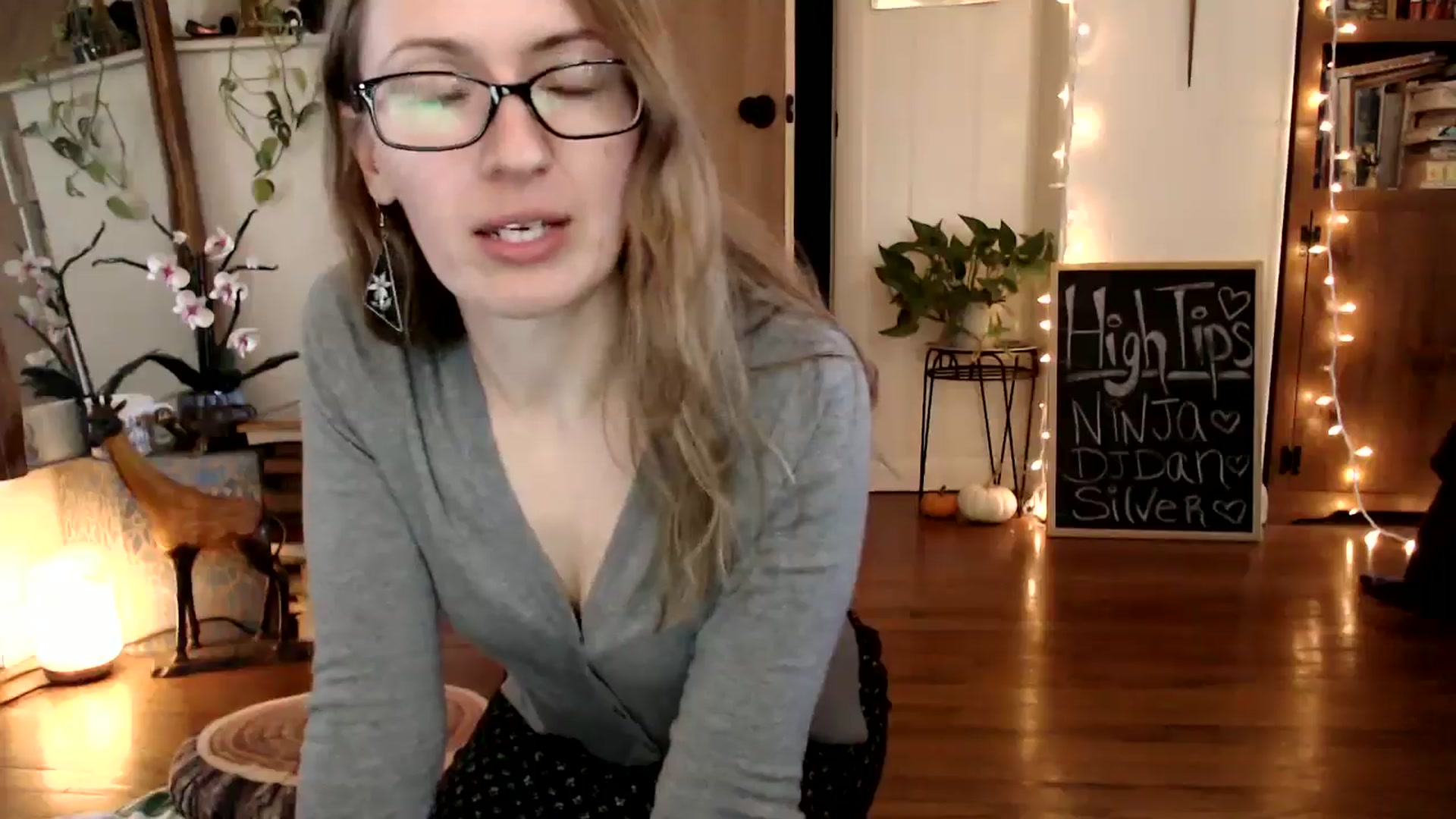 Gallery image thumbnail from WildflowerEm's myfreecams stream on, 11/22/2024, 18:34 image 11 of 20