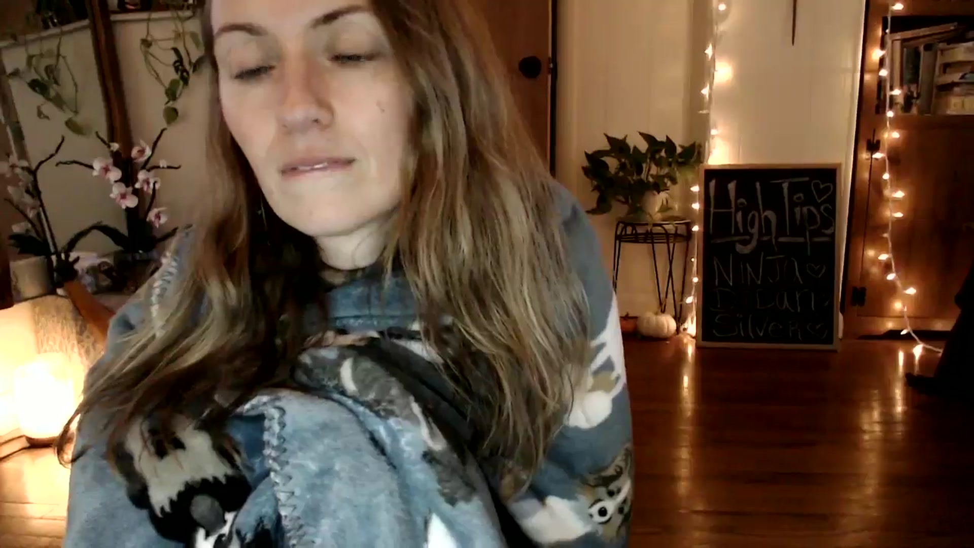 Gallery image thumbnail from WildflowerEm's myfreecams stream on, 11/22/2024, 19:40 image 15 of 20