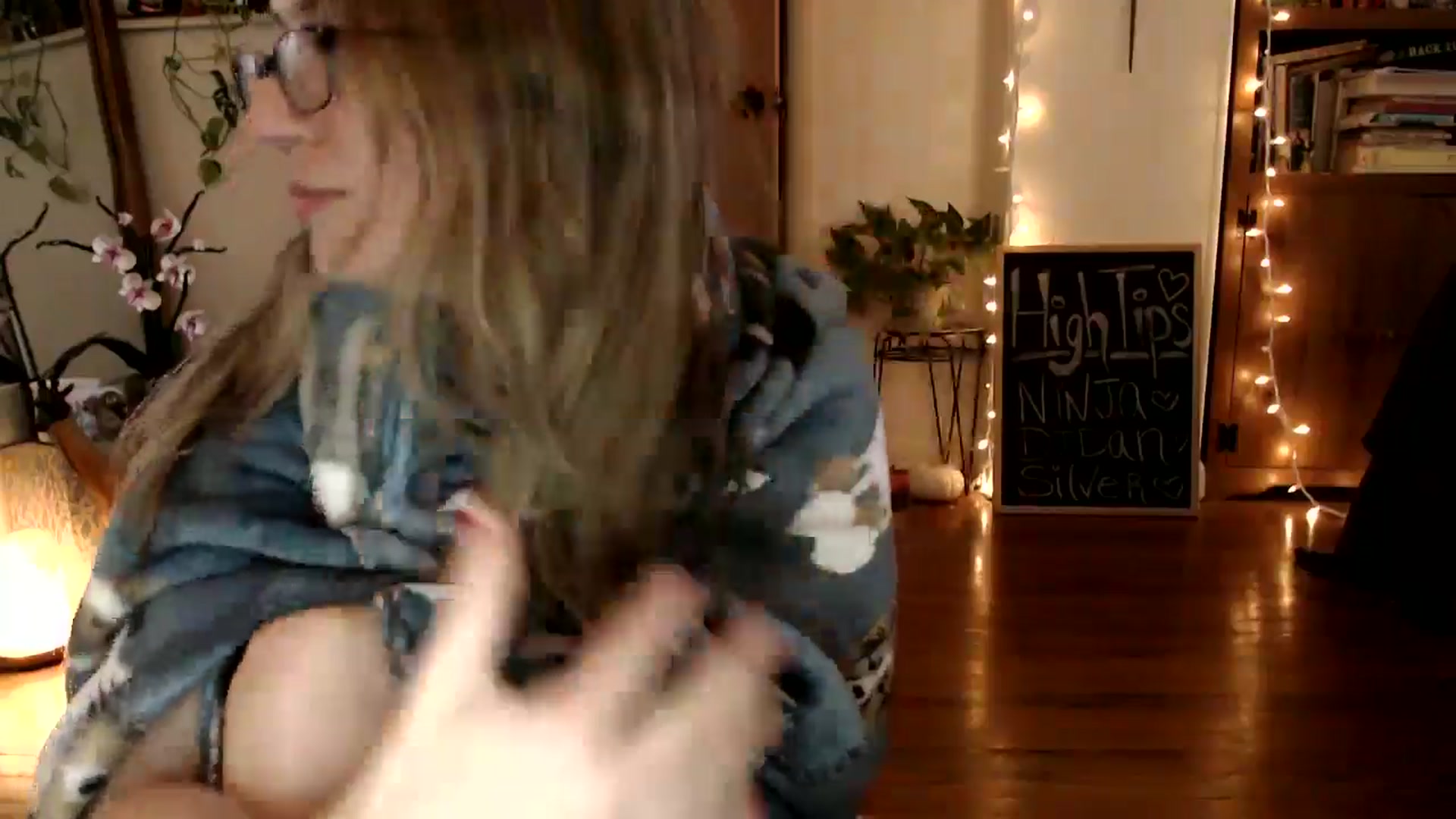 Gallery image thumbnail from WildflowerEm's myfreecams stream on, 11/22/2024, 19:40 image 6 of 20