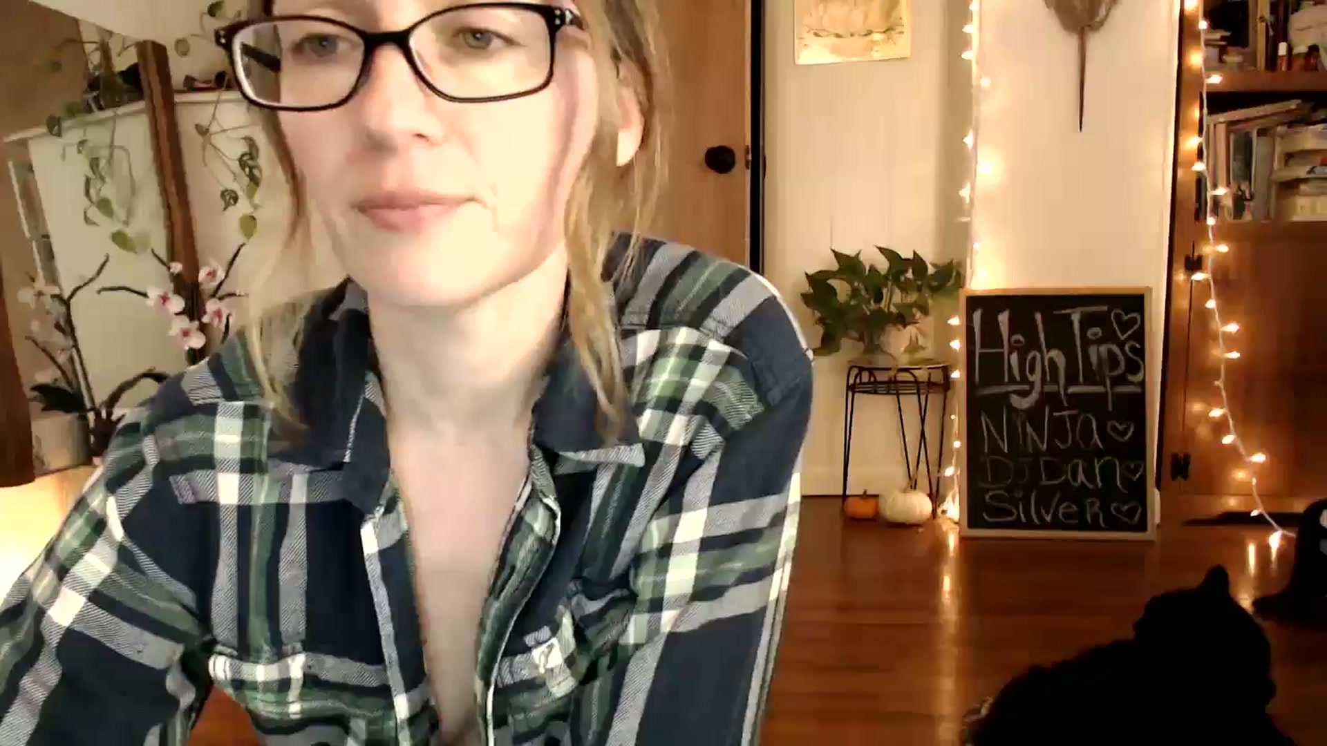 Gallery image thumbnail from WildflowerEm's myfreecams stream on, 11/24/2024, 22:08 image 9 of 20