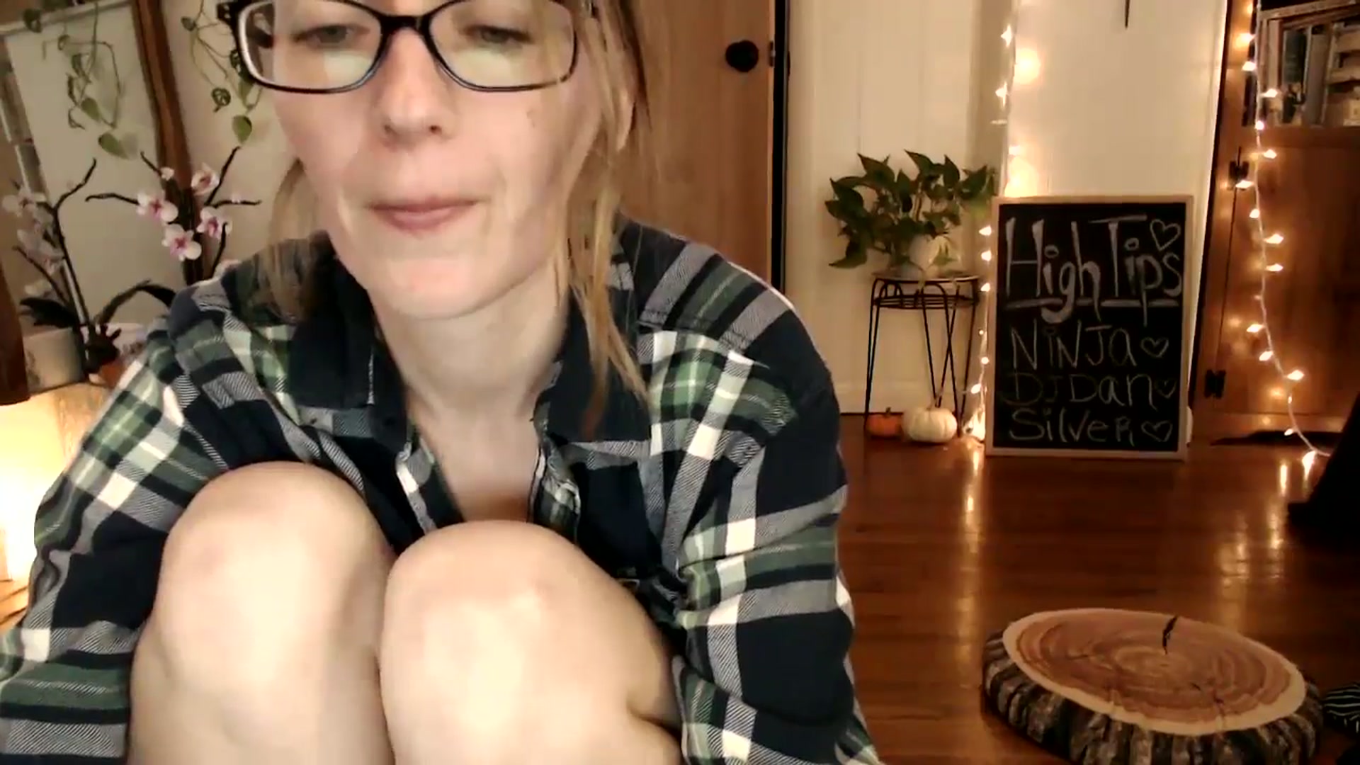 Gallery image thumbnail from WildflowerEm's myfreecams stream on, 11/24/2024, 22:08 image 7 of 20