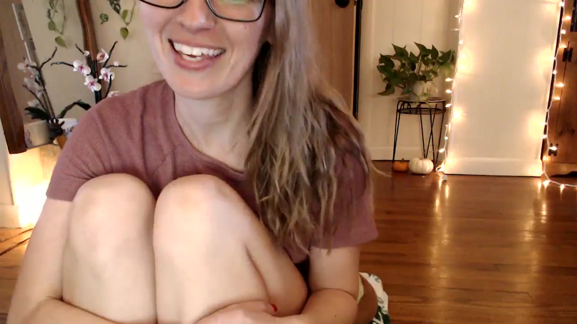 Gallery image thumbnail from WildflowerEm's myfreecams stream on, 11/25/2024, 18:32 image 7 of 20