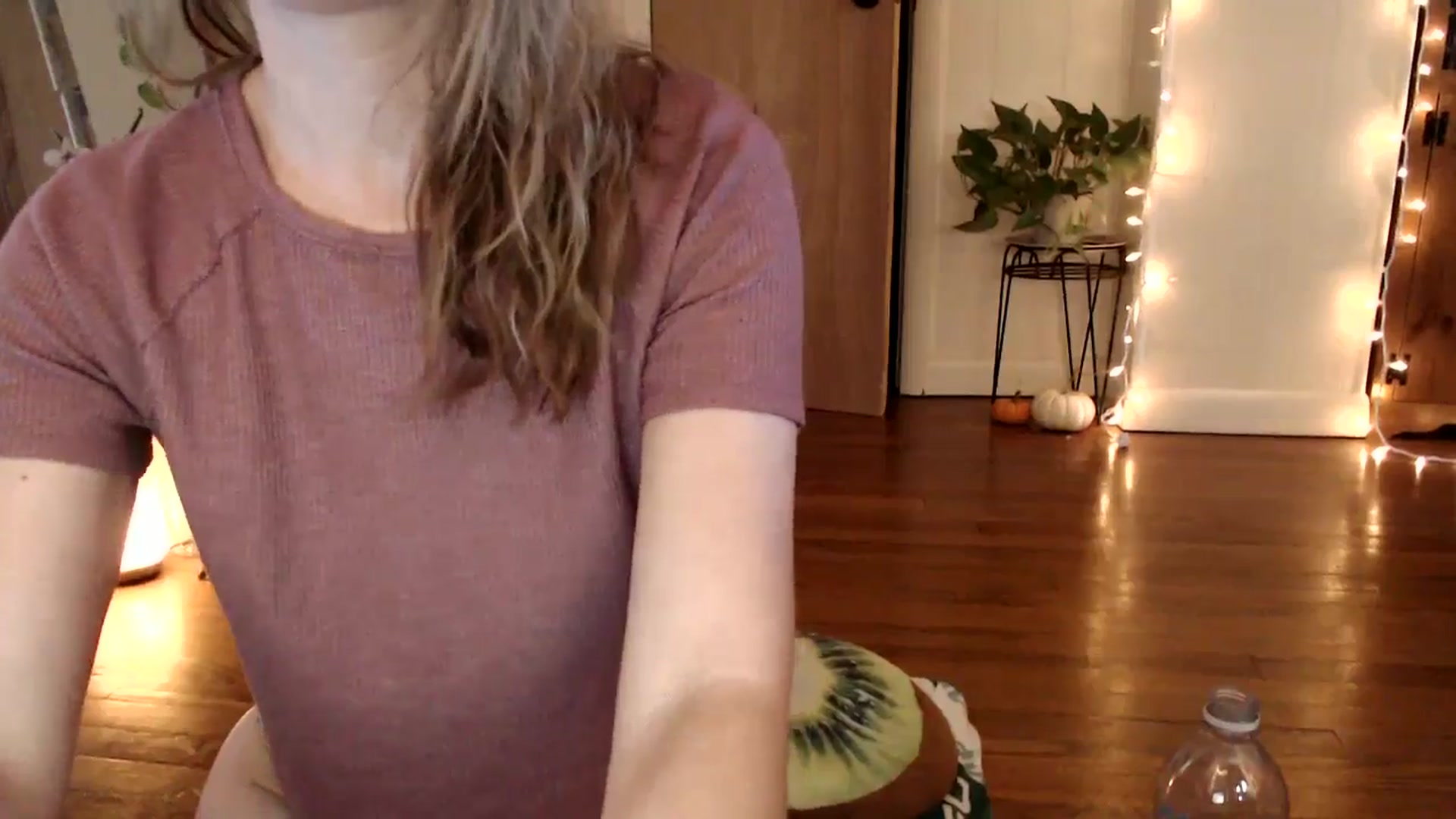 Gallery image thumbnail from WildflowerEm's myfreecams stream on, 11/25/2024, 18:32 image 8 of 20