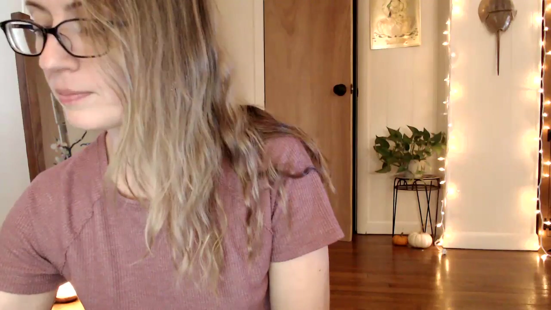 Gallery image thumbnail from WildflowerEm's myfreecams stream on, 11/25/2024, 18:32 image 2 of 20