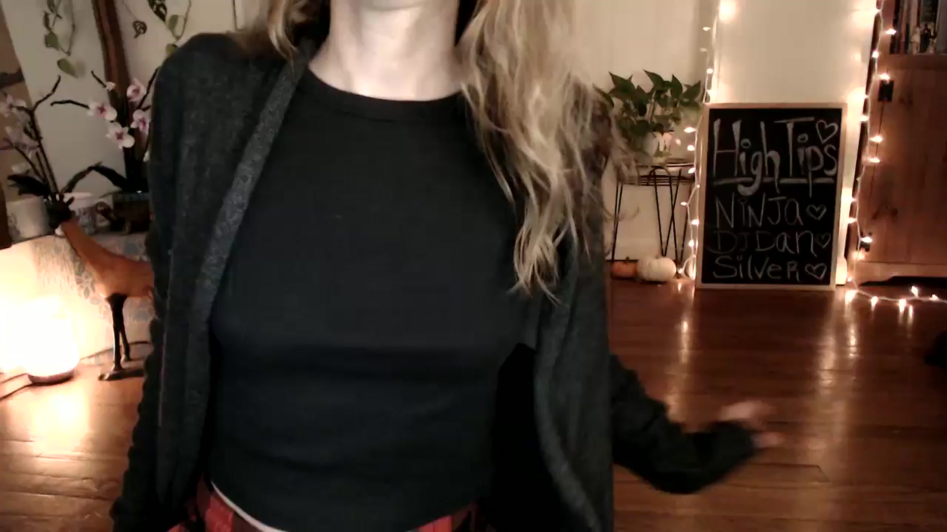 Gallery image thumbnail from WildflowerEm's myfreecams stream on, 11/26/2024, 17:54 image 4 of 20