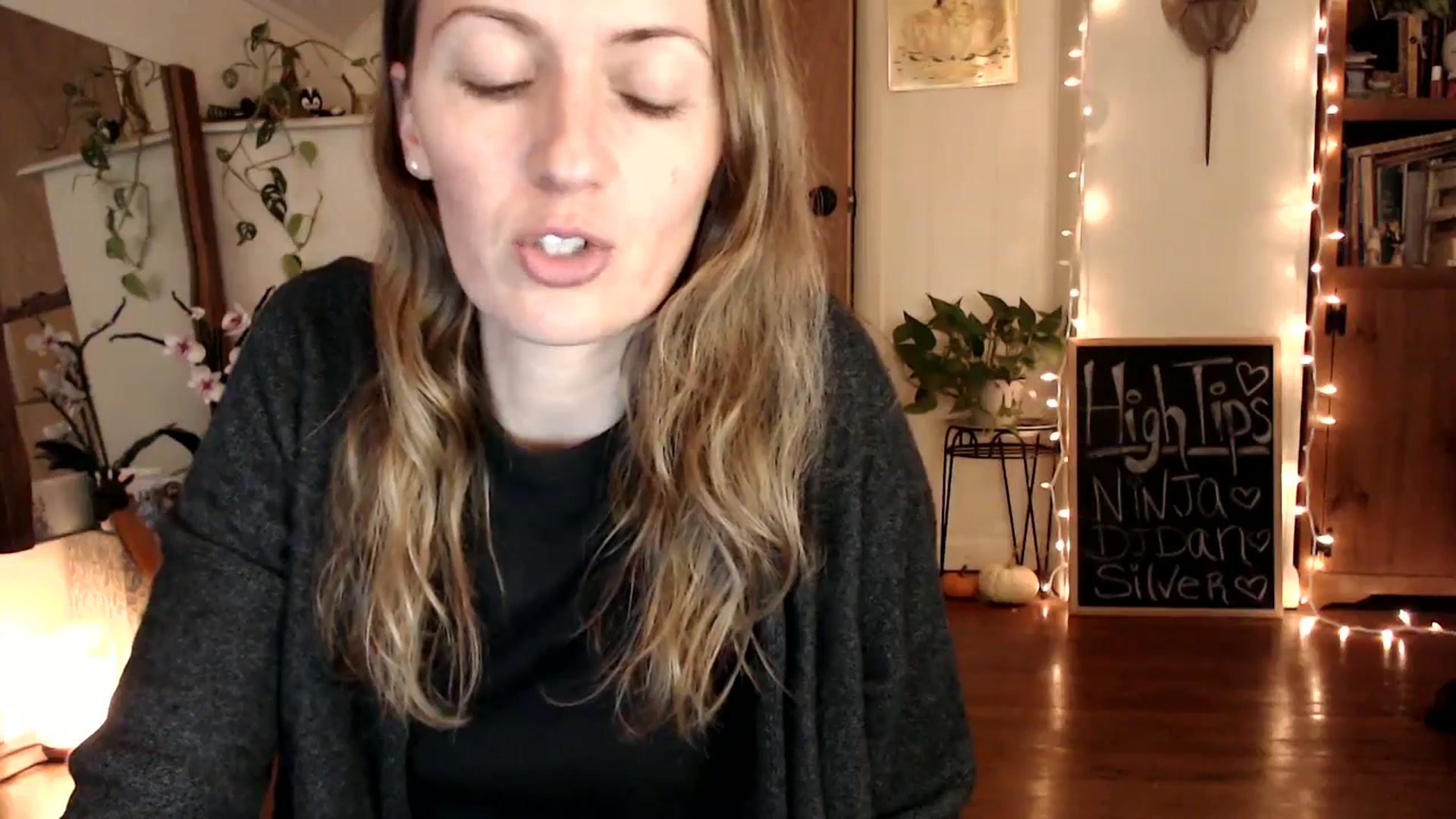 Gallery image thumbnail from WildflowerEm's myfreecams stream on, 11/26/2024, 17:54 image 5 of 20
