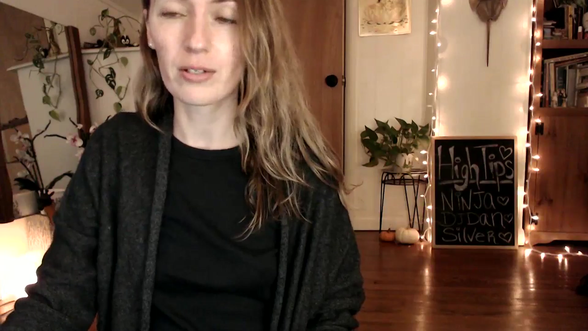 Gallery image thumbnail from WildflowerEm's myfreecams stream on, 11/26/2024, 17:54 image 14 of 20