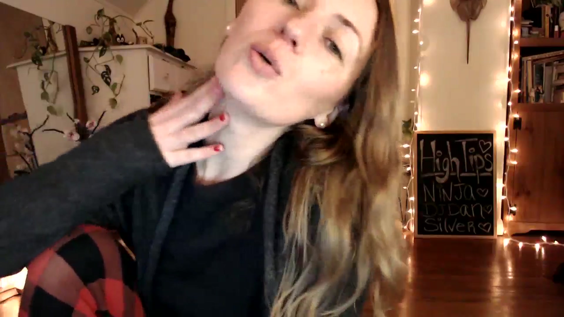 Gallery image thumbnail from WildflowerEm's myfreecams stream on, 11/26/2024, 17:54 image 9 of 20