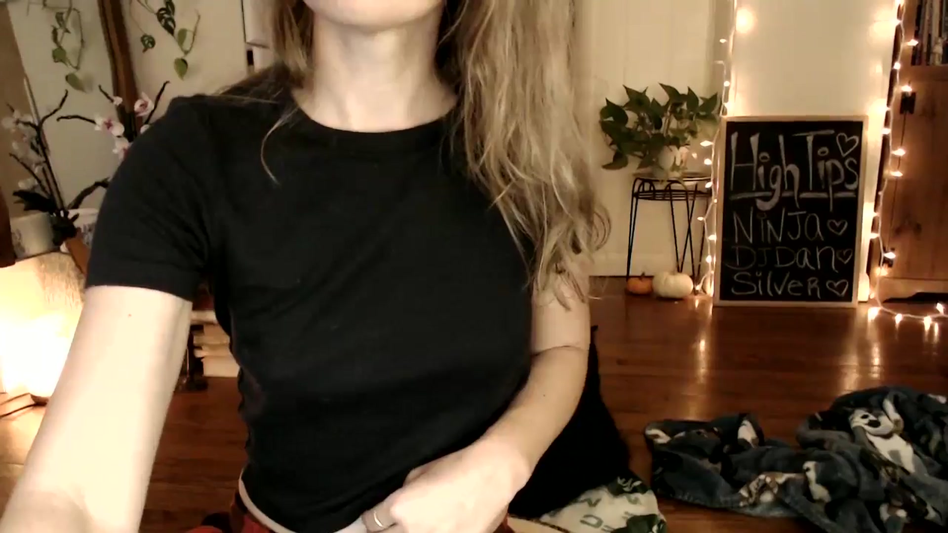 Gallery image thumbnail from WildflowerEm's myfreecams stream on, 11/26/2024, 20:02 image 5 of 20